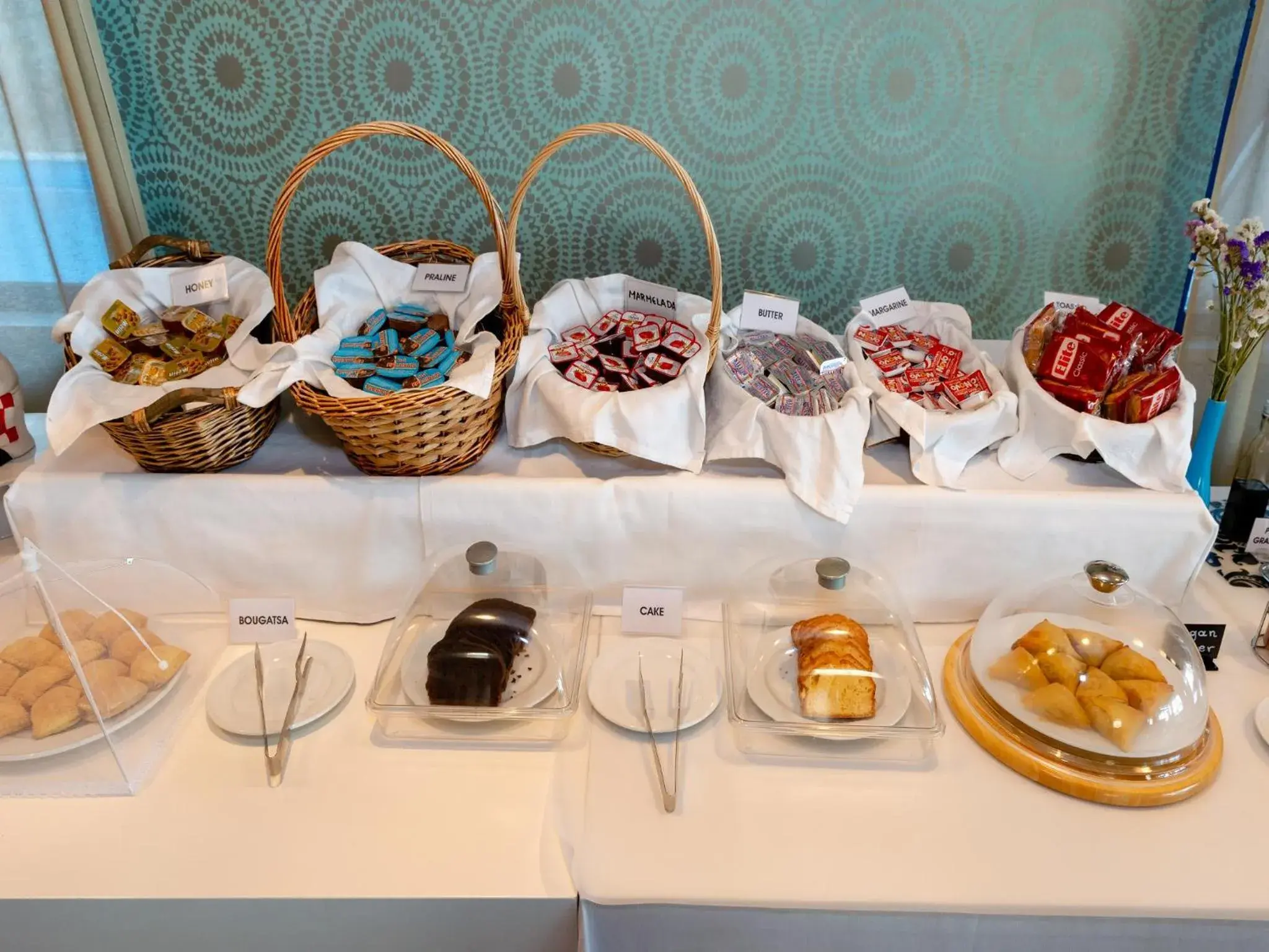 Food and drinks in Alexis Hotel Food and drinks in Alexis Hotel