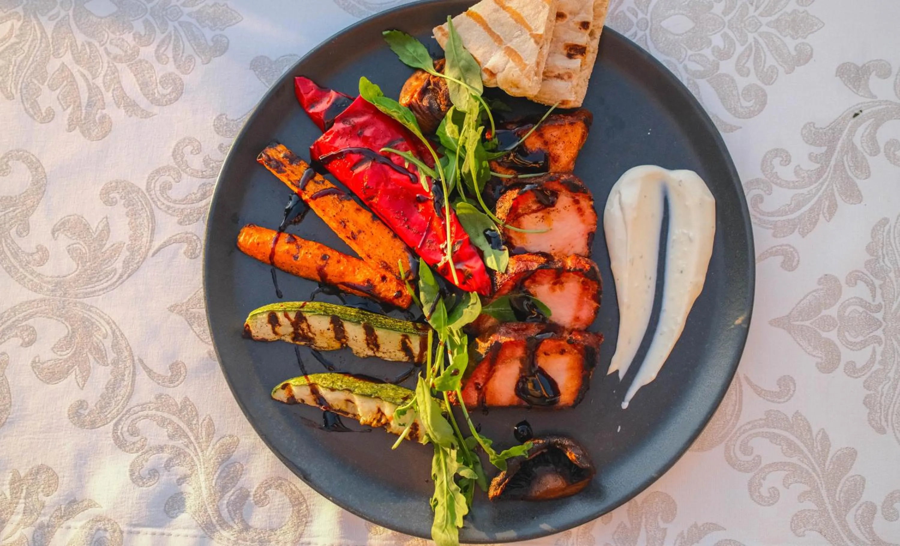 Restaurant/places to eat in Alexis Hotel