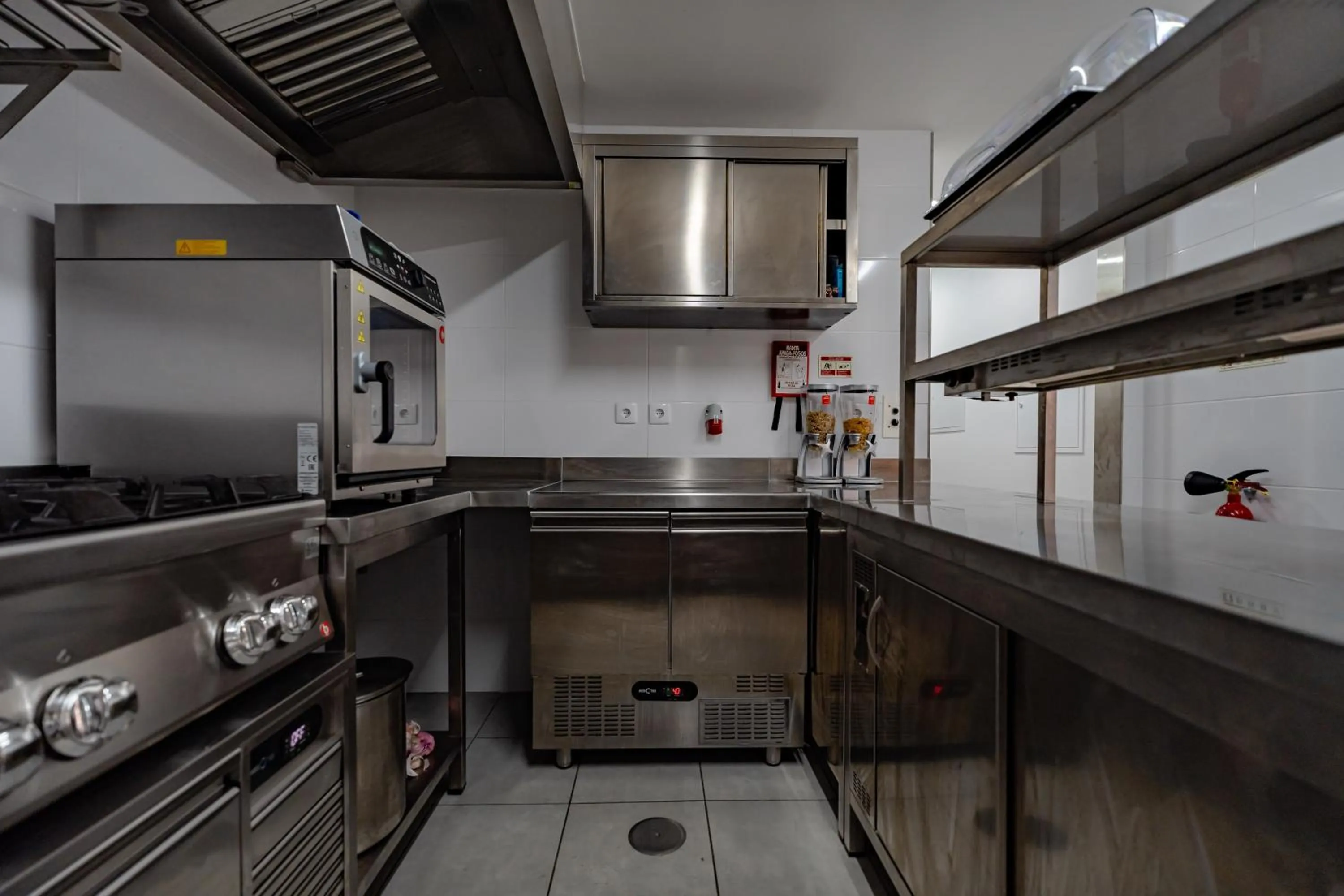 Kitchen or kitchenette in Alojamento Jasmine