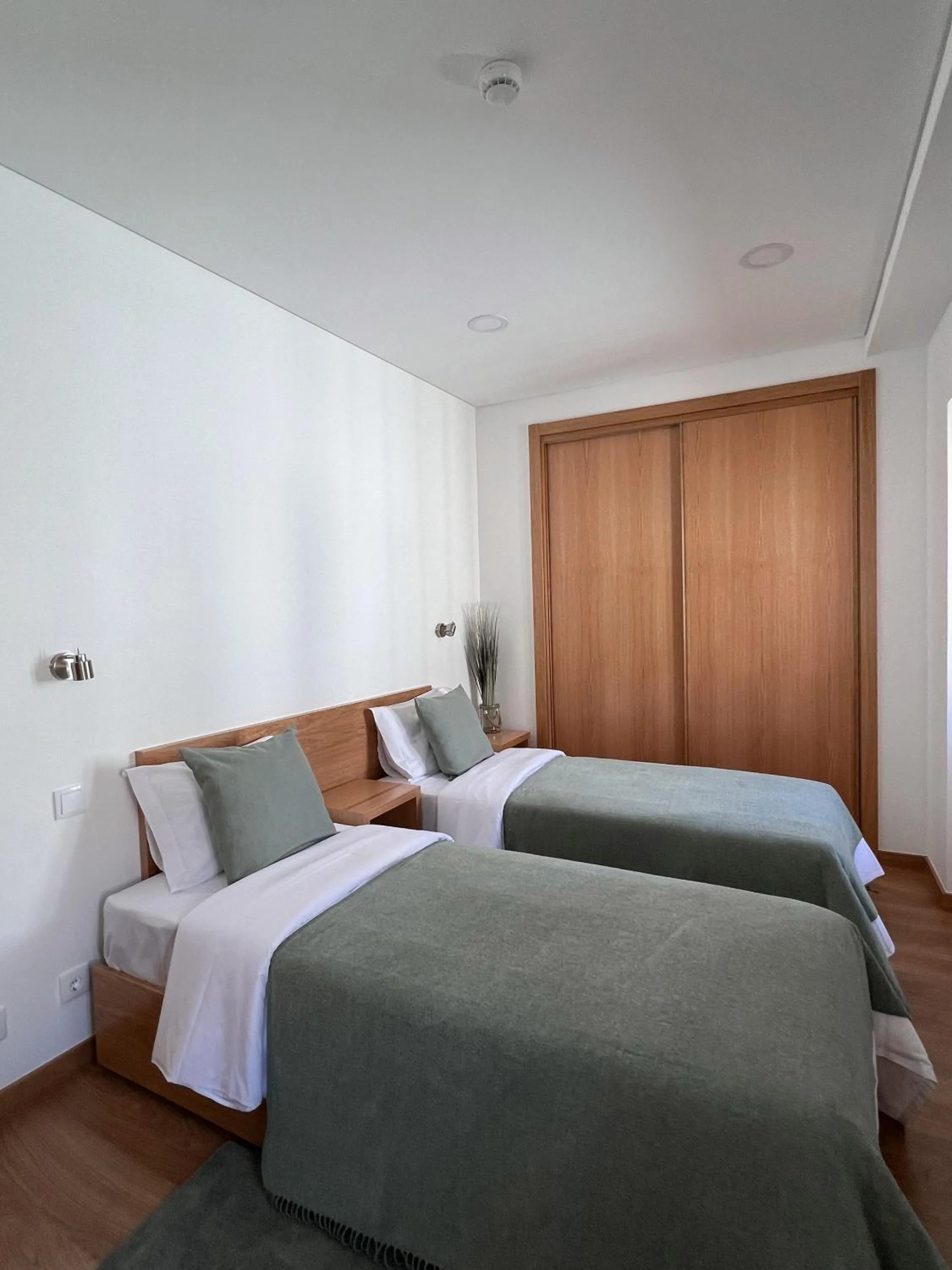 Twin Room with Private Bathroom in Alojamento Jasmine