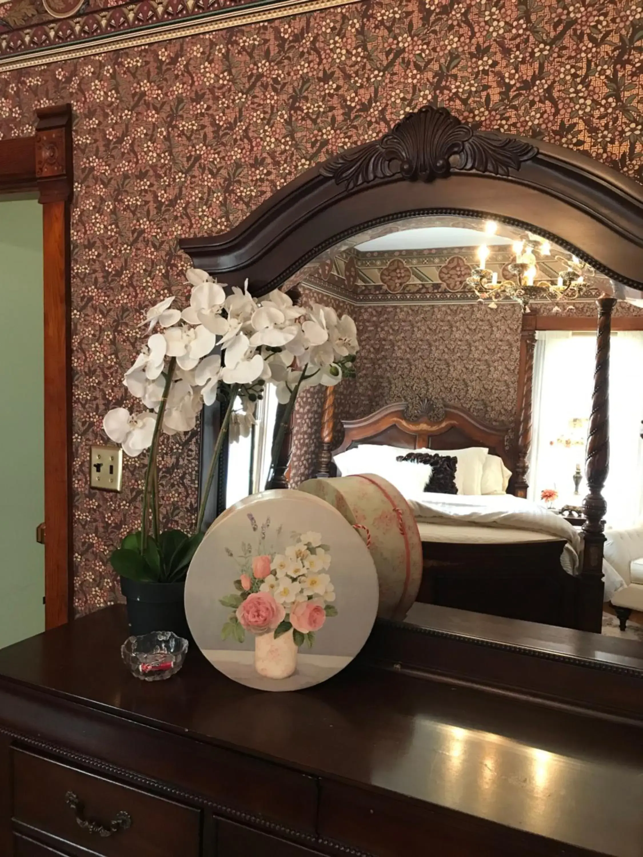 Double Room with Private External Bathroom in The Nauvoo Grand Bed & Breakfast Double Room with Private External Bathroom in The Nauvoo Grand Bed & Breakfast