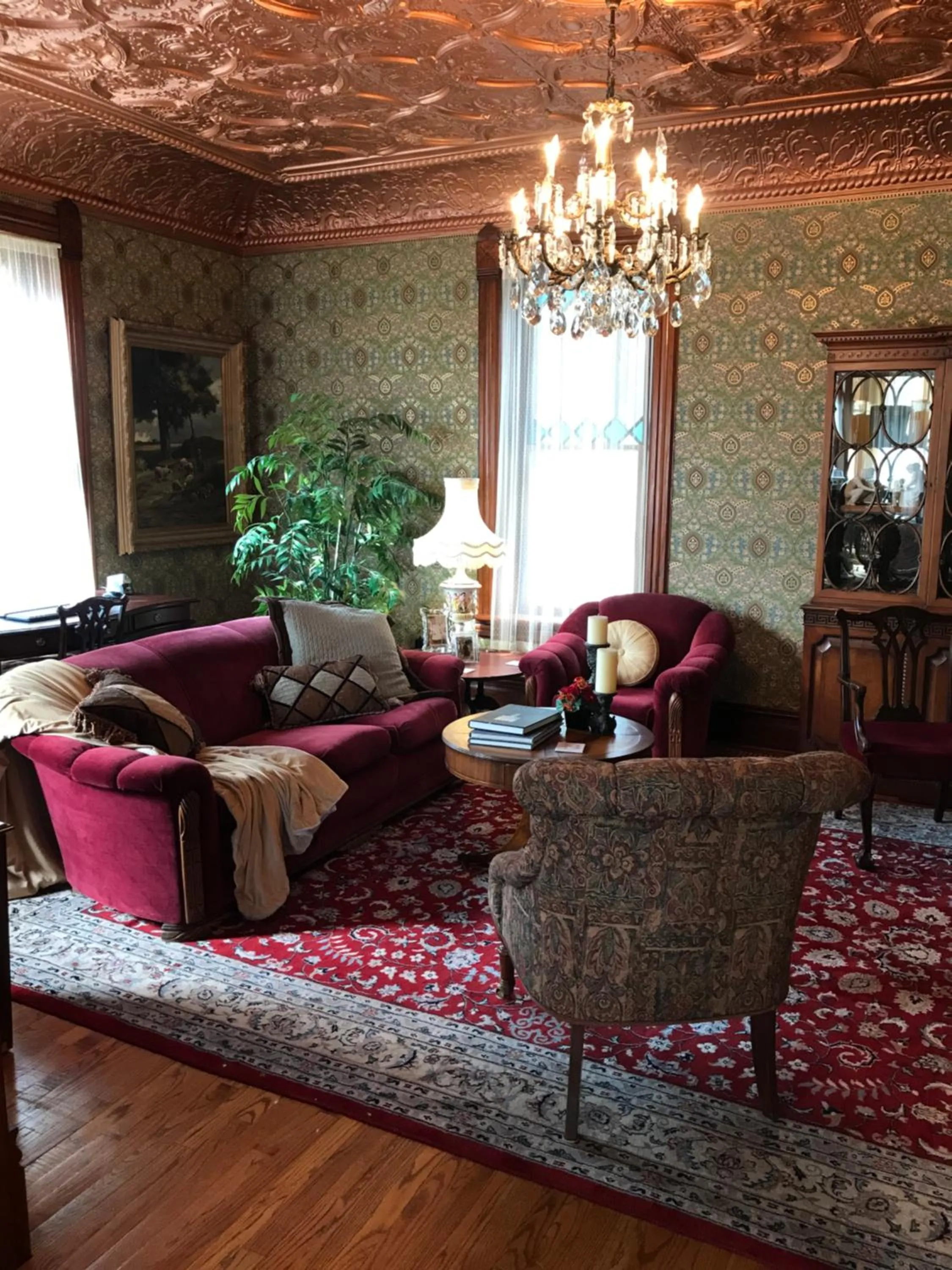 Library in The Nauvoo Grand Bed & Breakfast