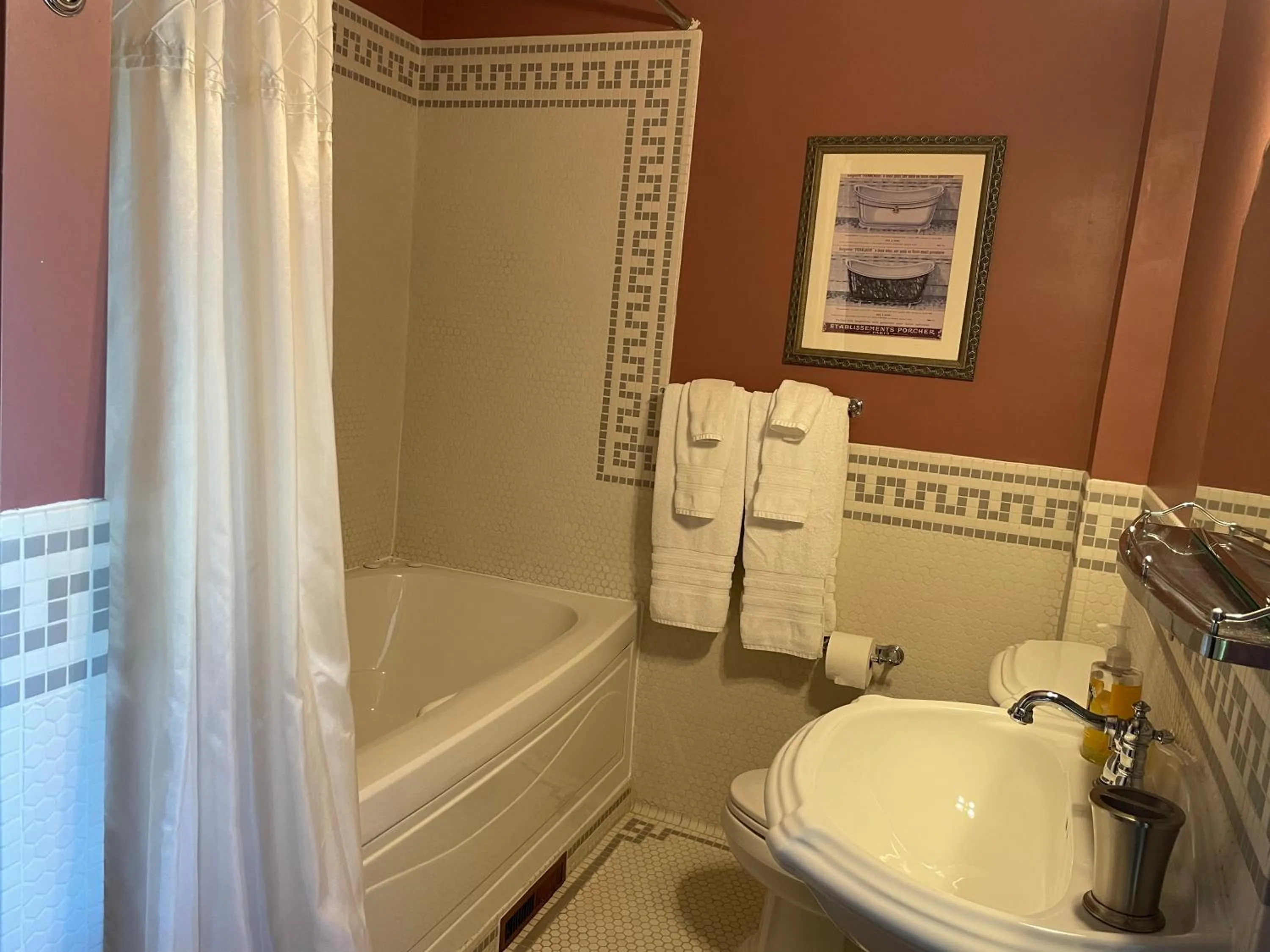 Bathroom in The Nauvoo Grand Bed & Breakfast