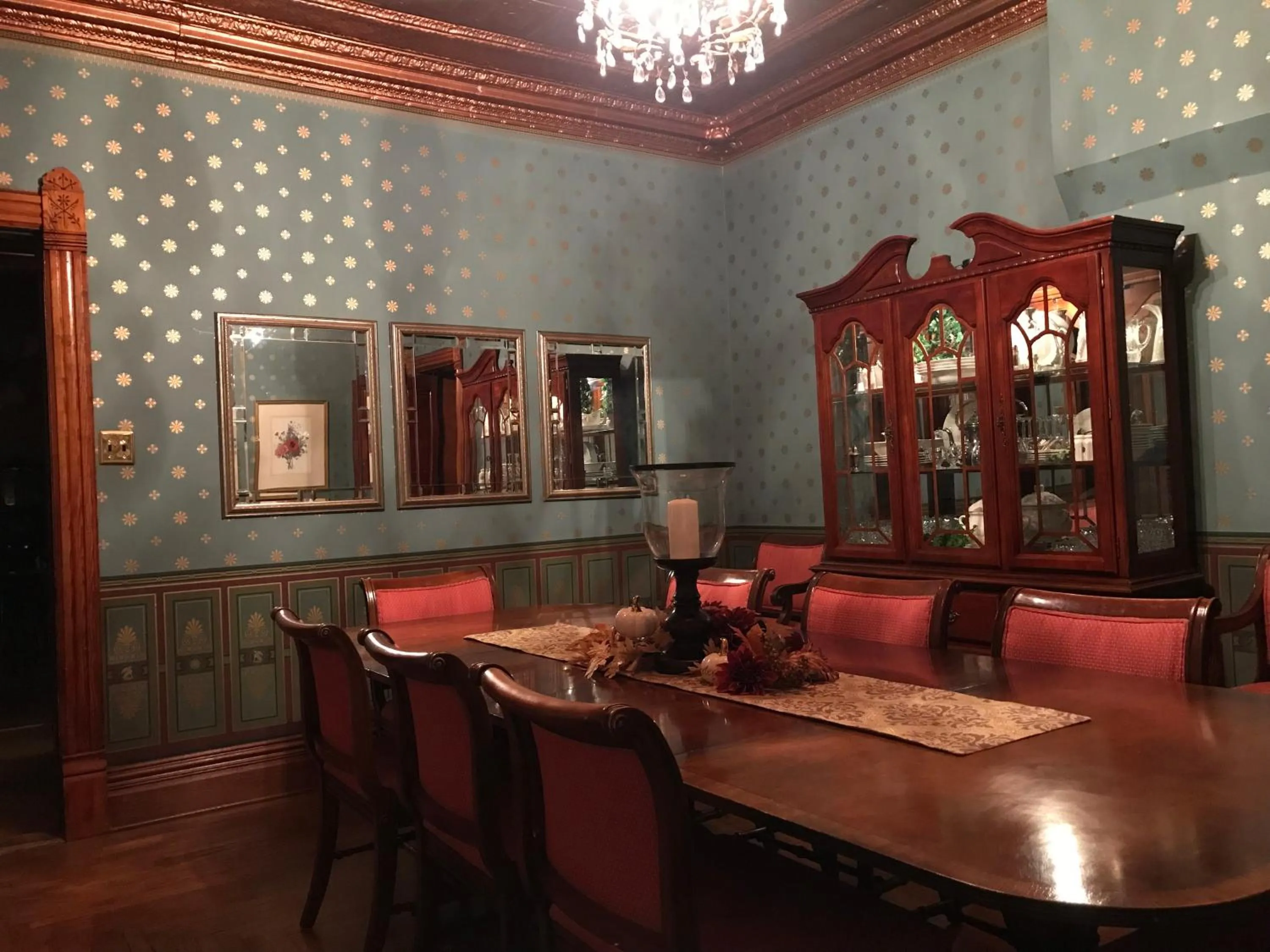 Dining area in The Nauvoo Grand Bed & Breakfast