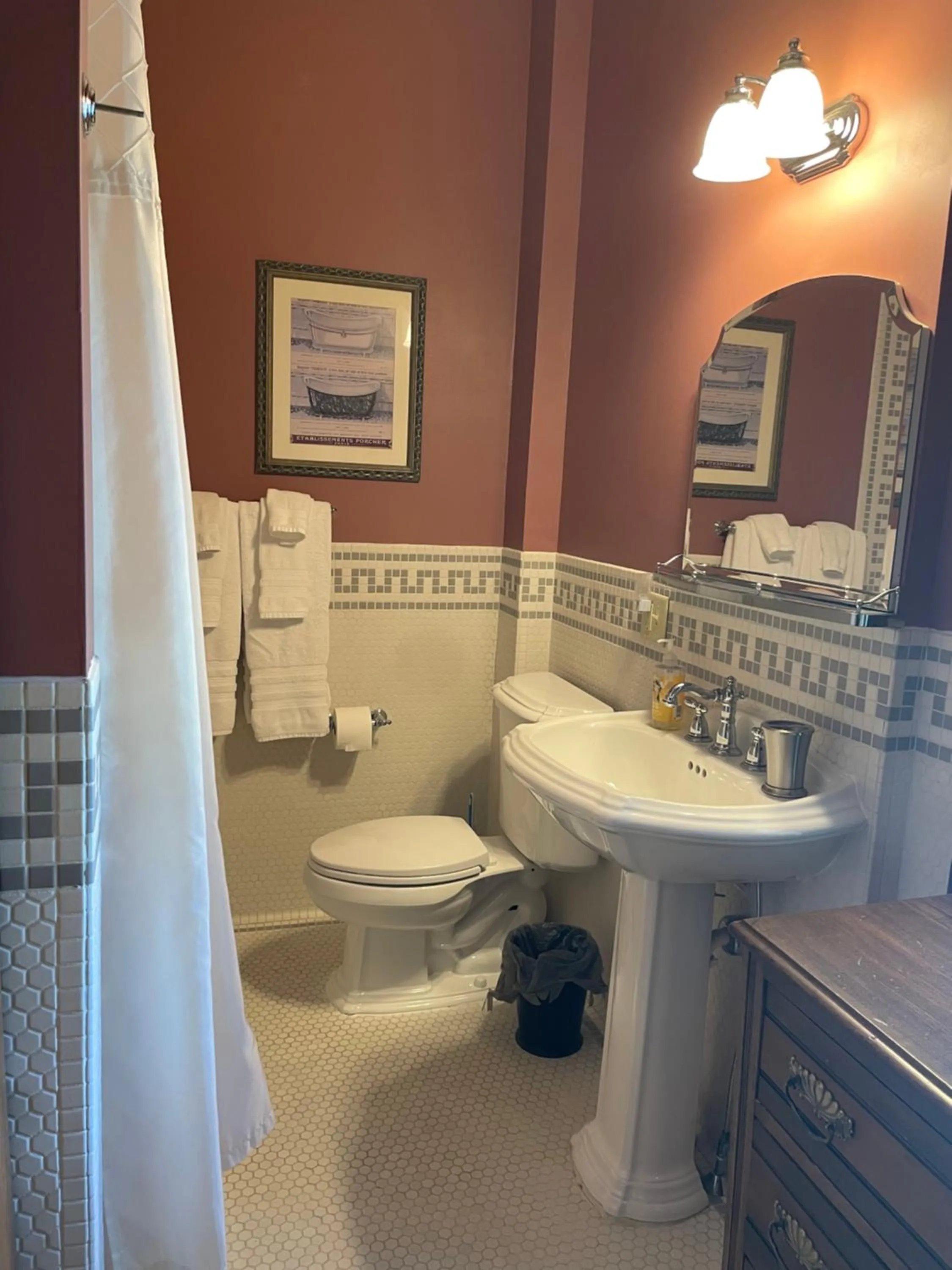 Bathroom in The Nauvoo Grand Bed & Breakfast