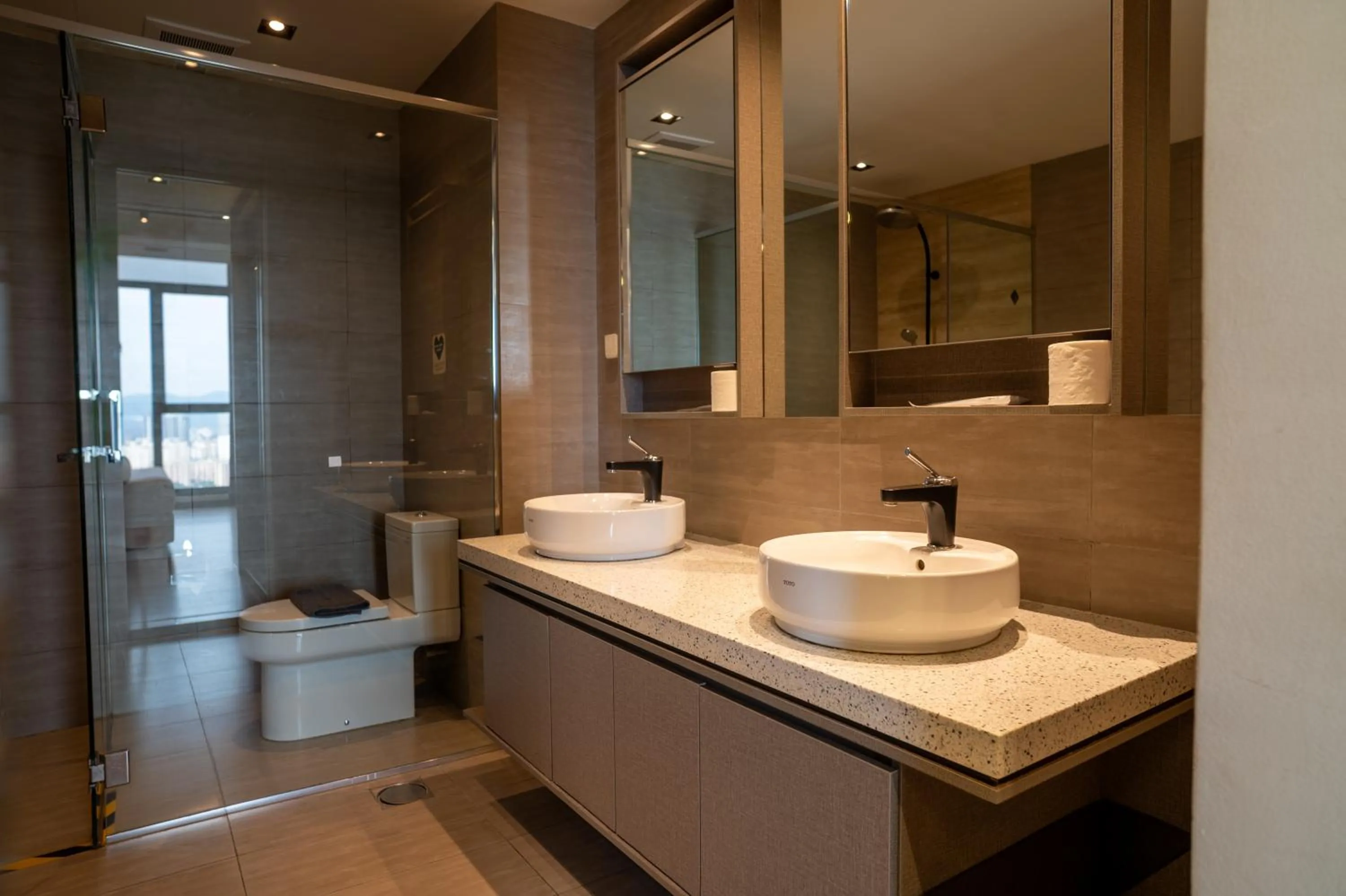 Bathroom in EXPRESSIONZ KLCC BY MANA-MANA