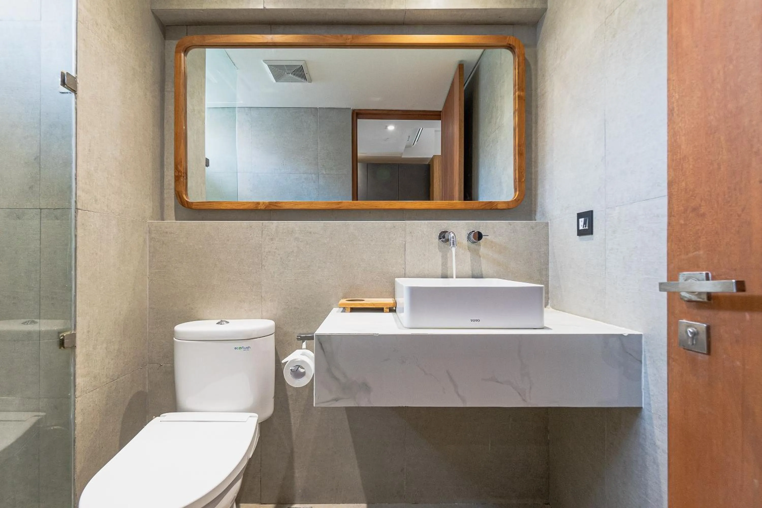 Toilet in Forseti Athena