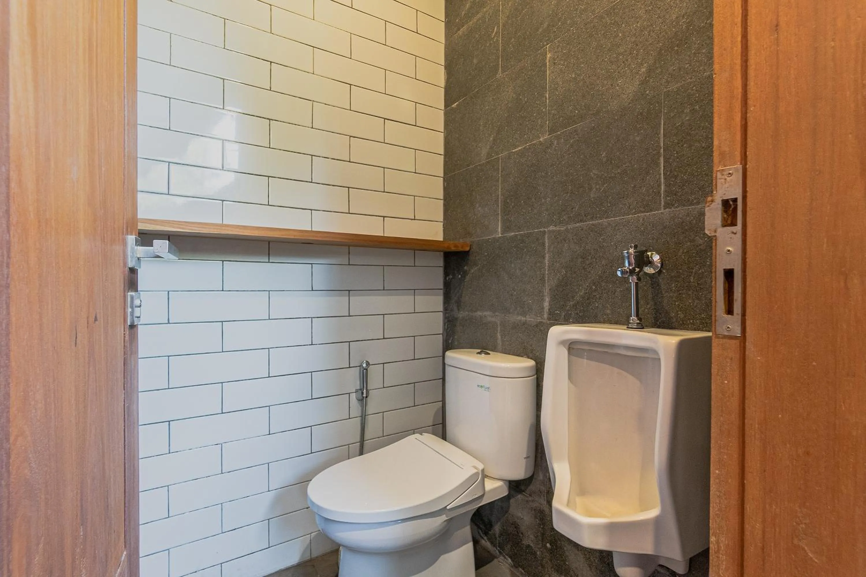 Bathroom in Forseti Athena