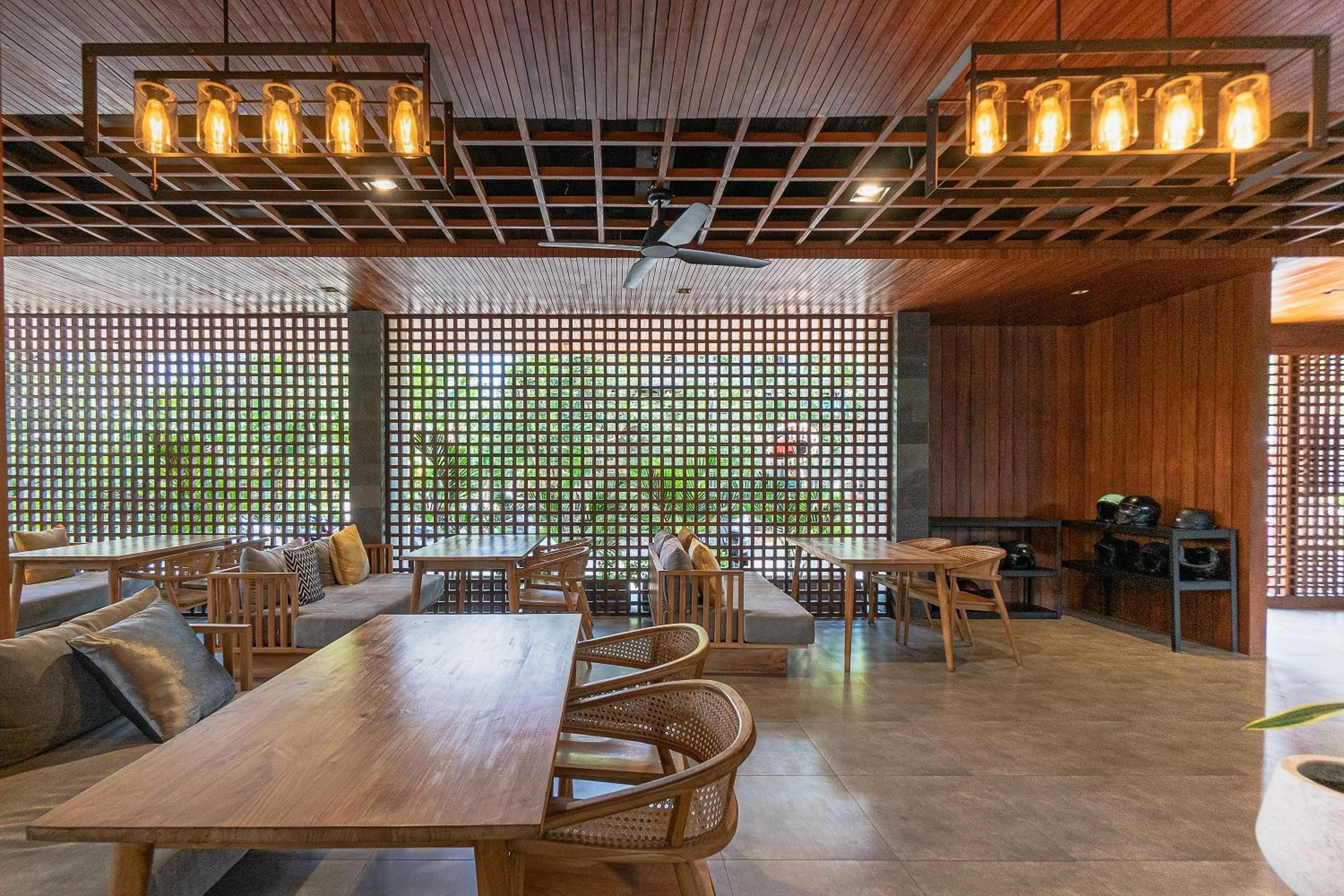 Restaurant/places to eat in Forseti Athena