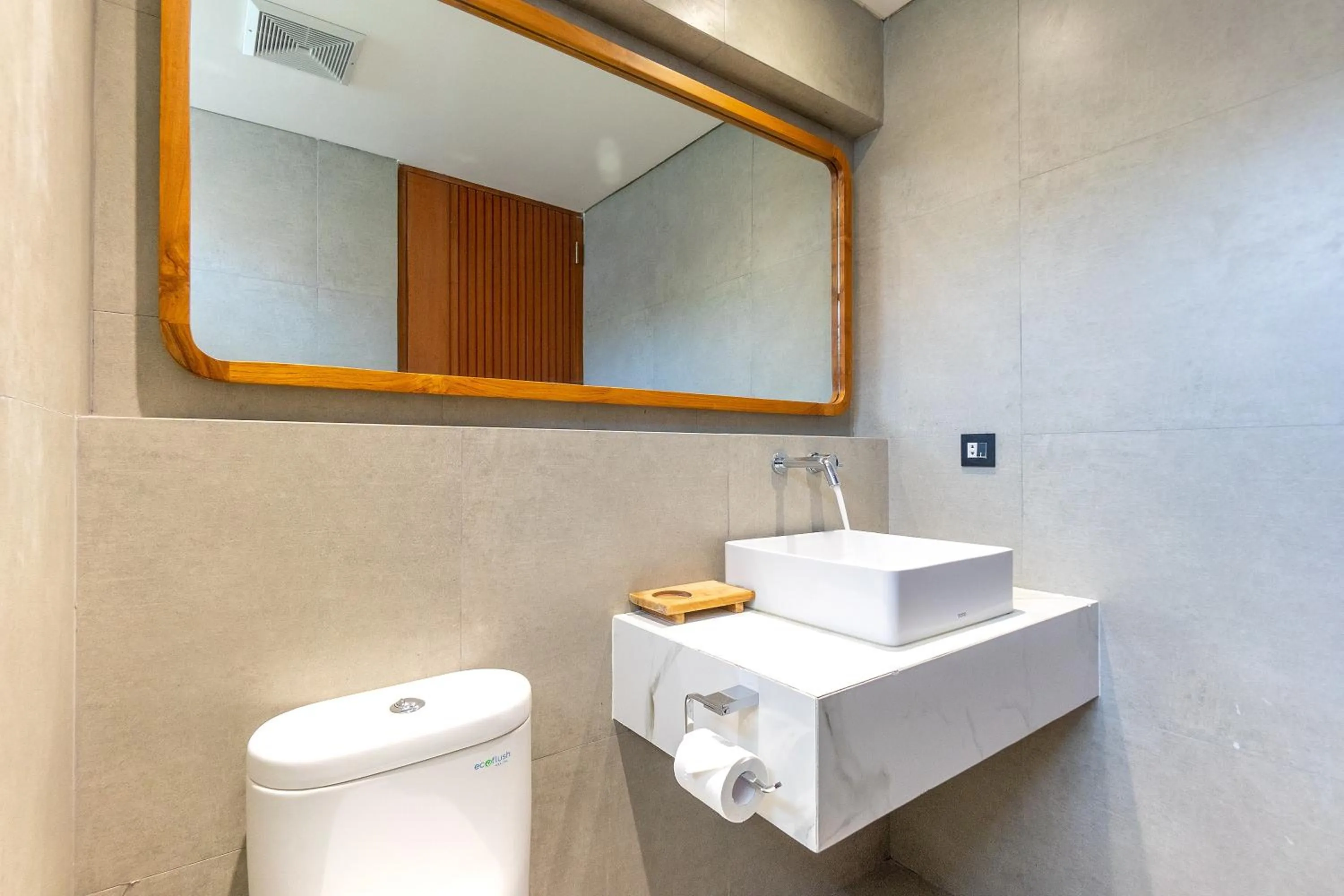 Bathroom in Forseti Athena