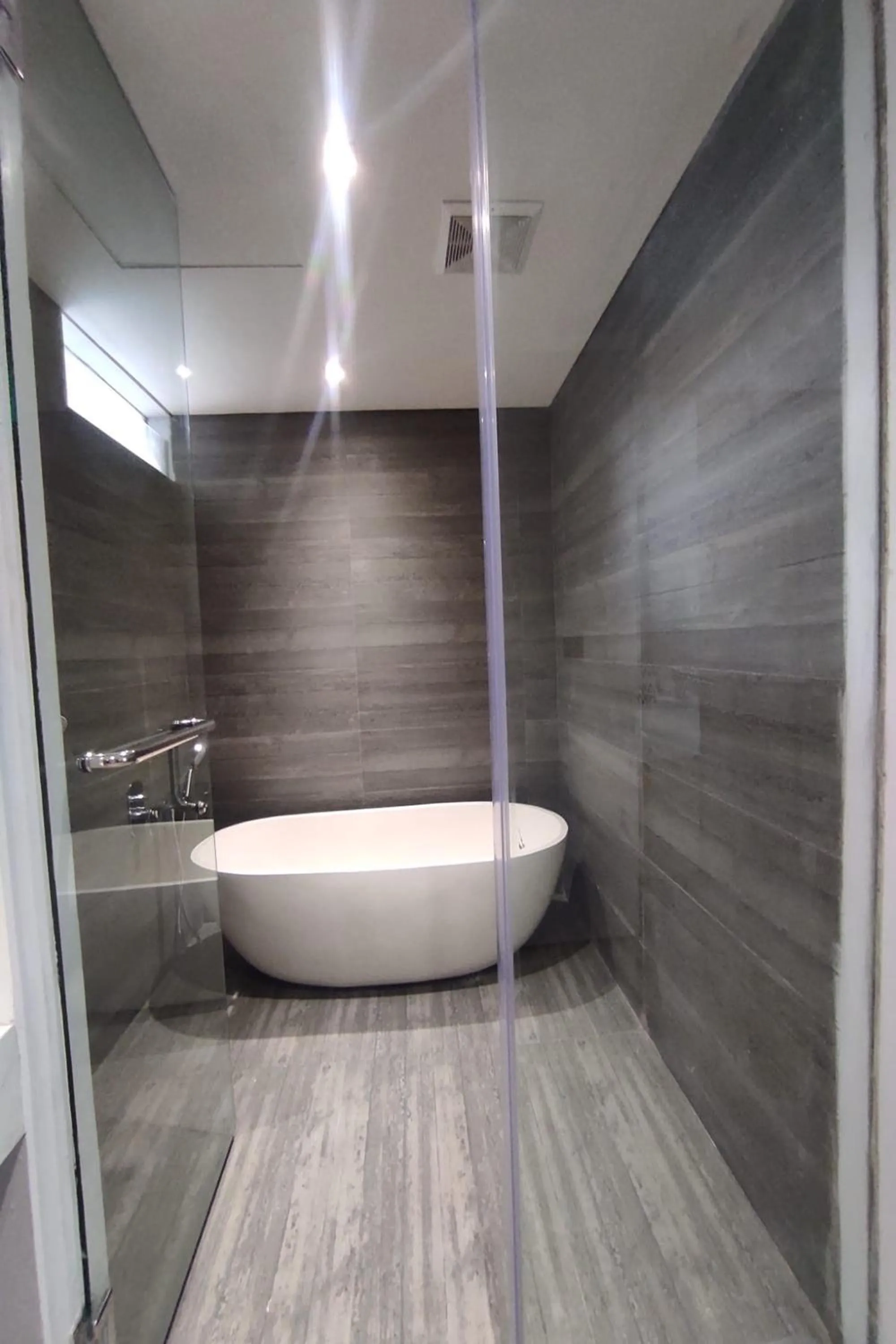 Bathroom in Forseti Athena