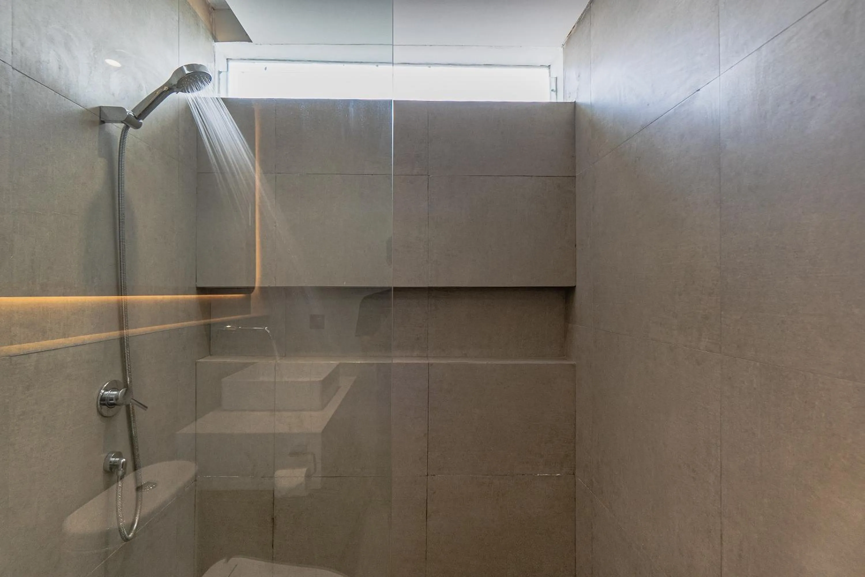 Bathroom in Forseti Athena