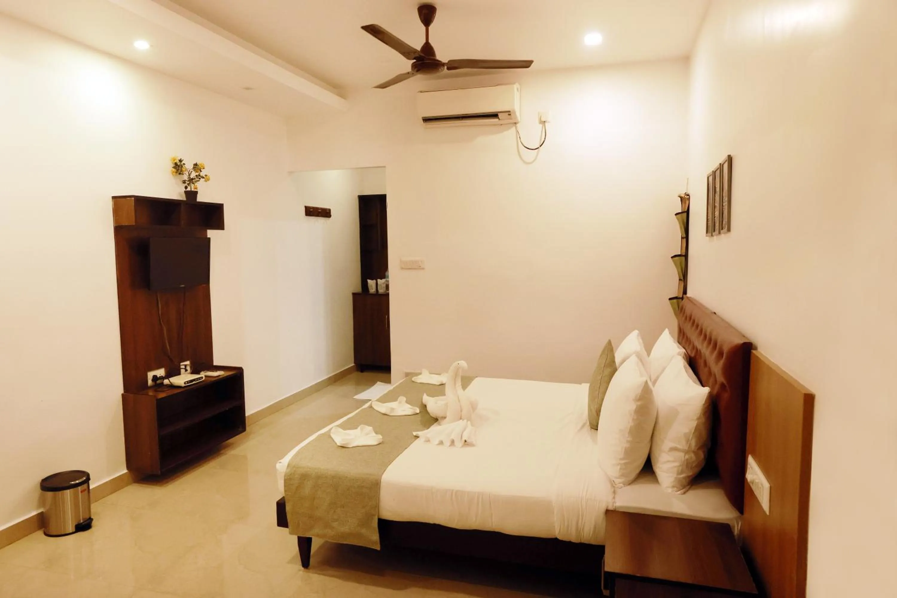 Bed in CMK HABITAT CENTRE