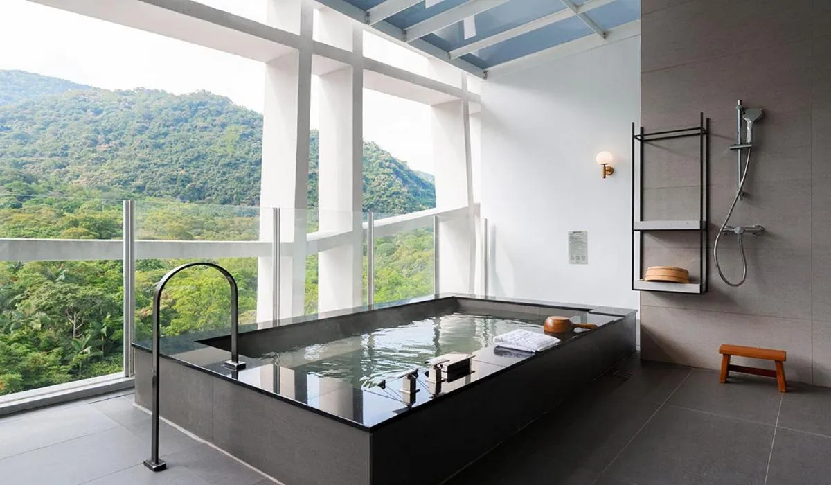 Hot Spring Bath in Orient Luxury Hotel-Jiaoxi
