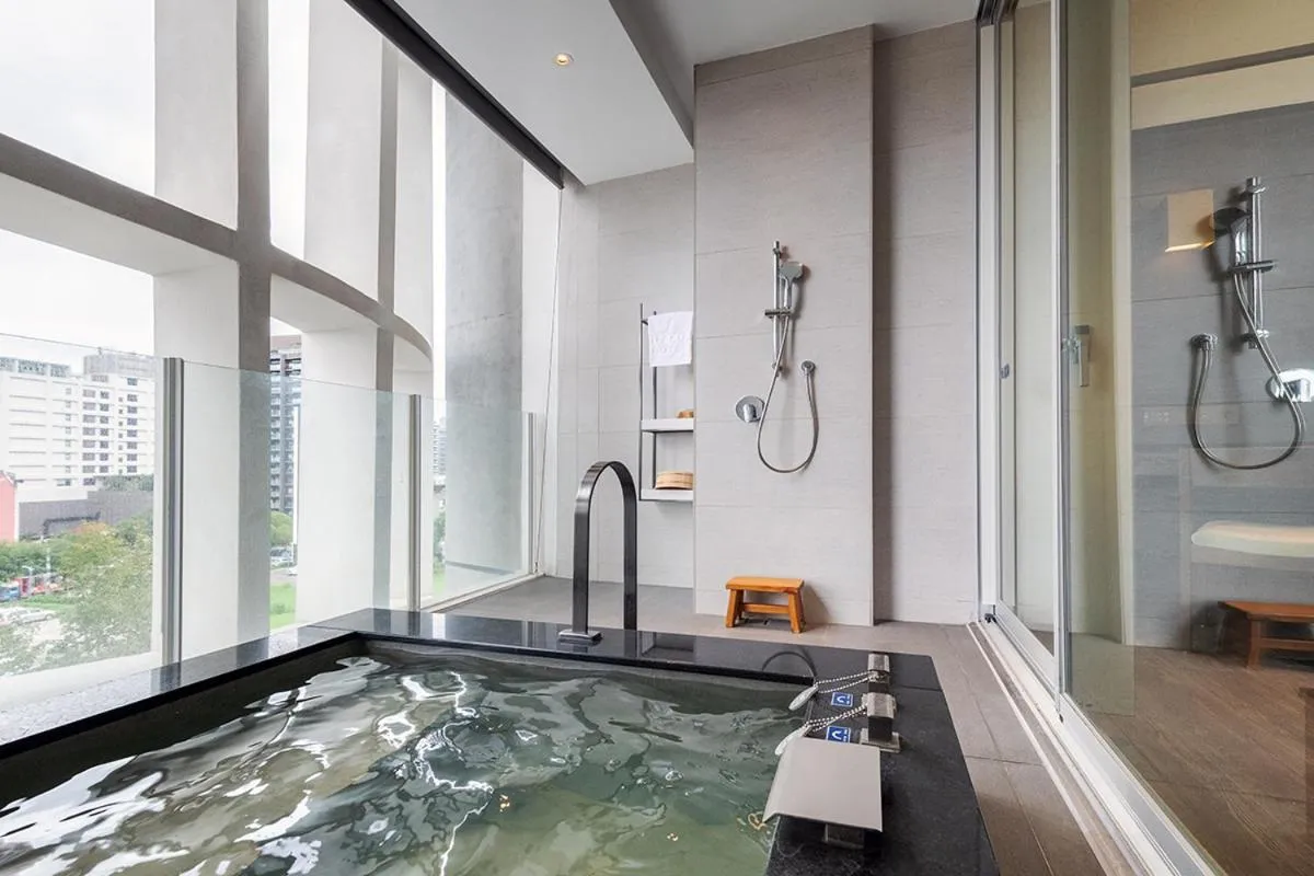 Hot Spring Bath in Orient Luxury Hotel-Jiaoxi