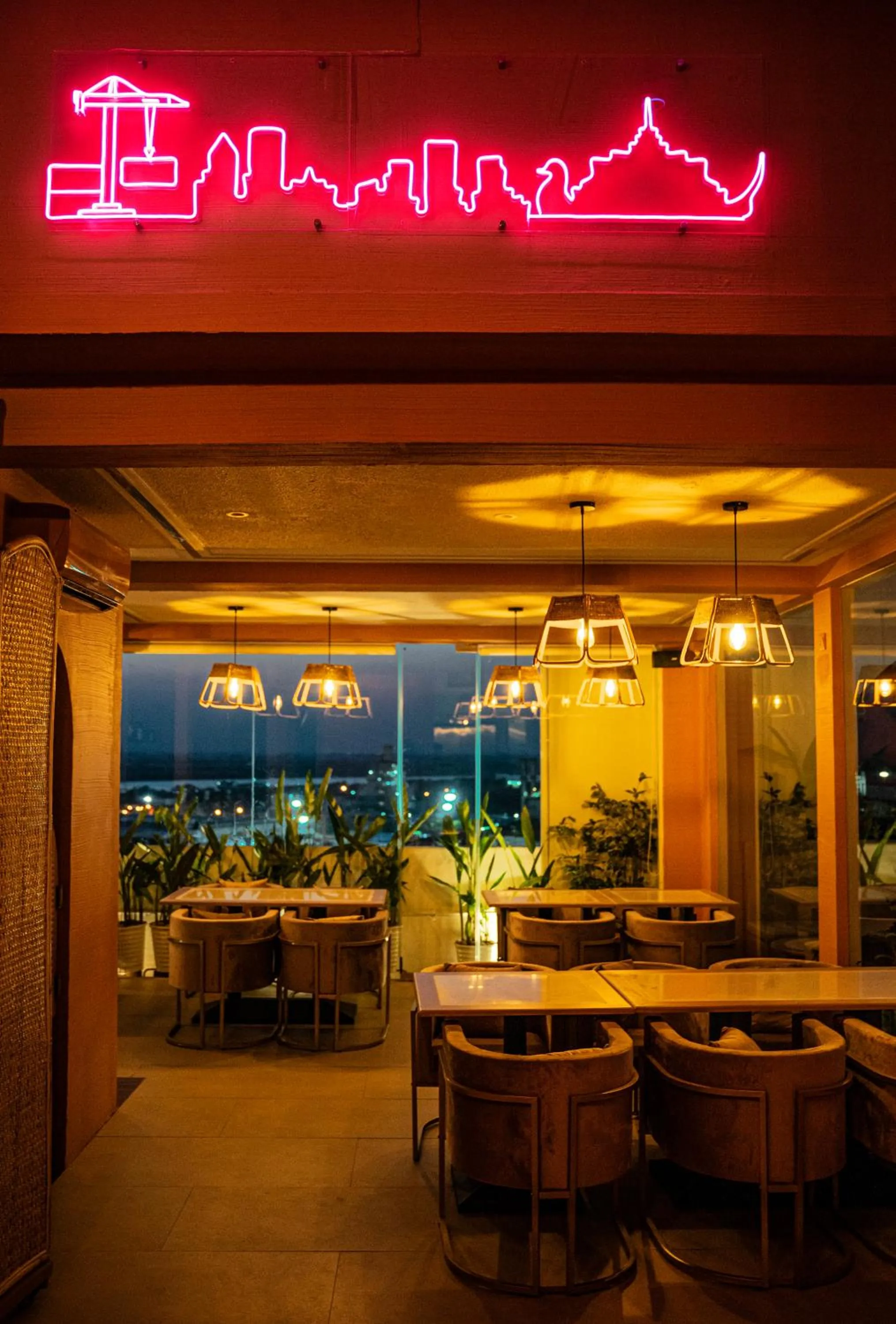 Lounge or bar in The Rangoon Hotel
