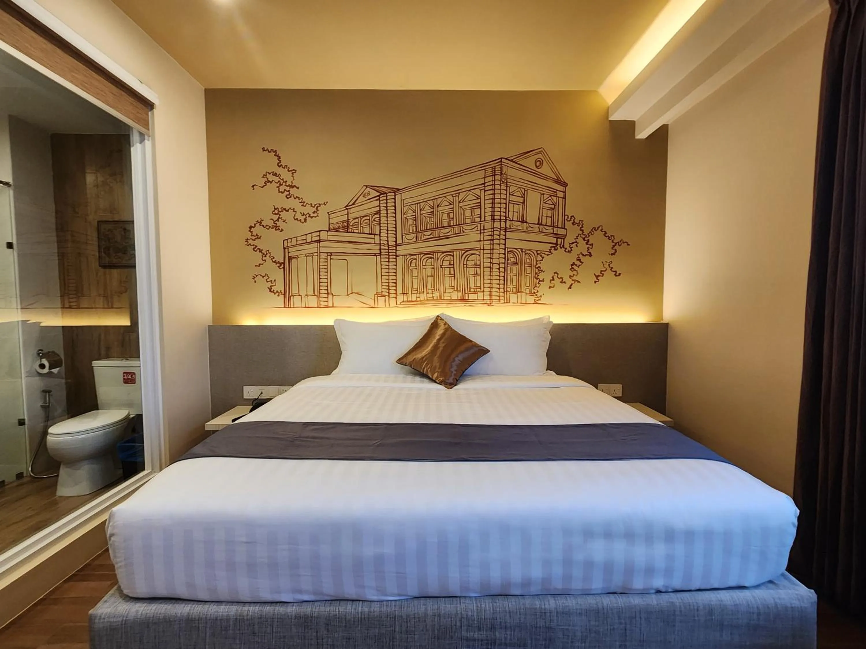 Bed in The Rangoon Hotel