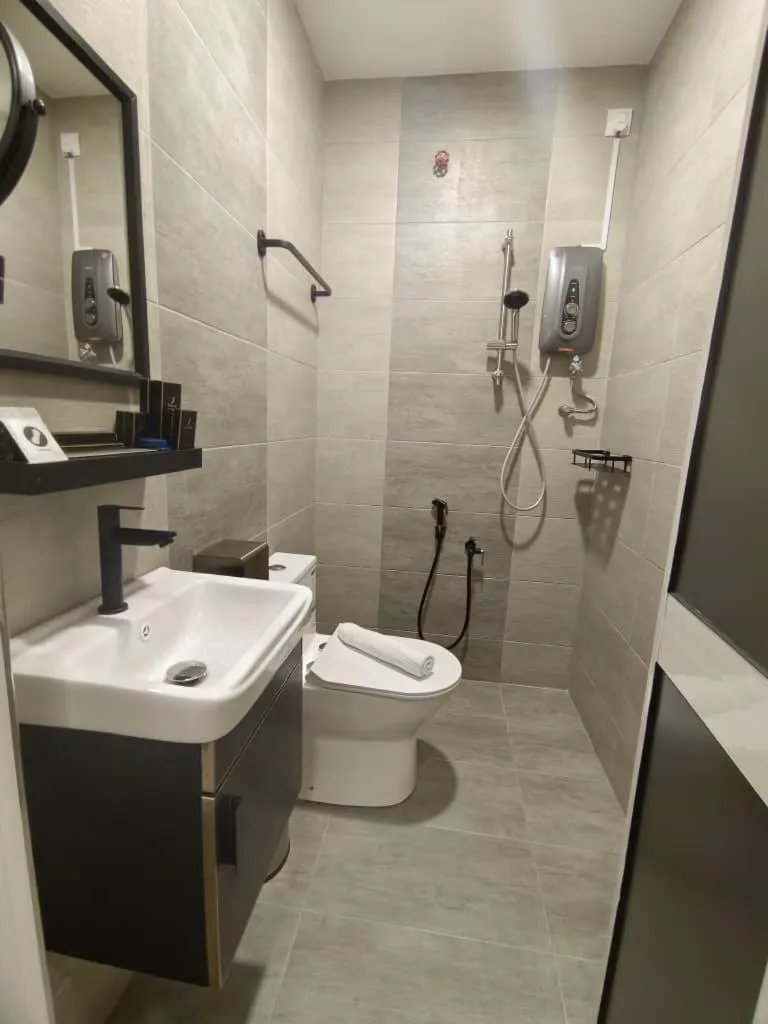 Shower in Frazel Heritage Hotel