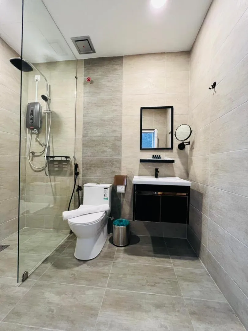 Shower in Frazel Heritage Hotel