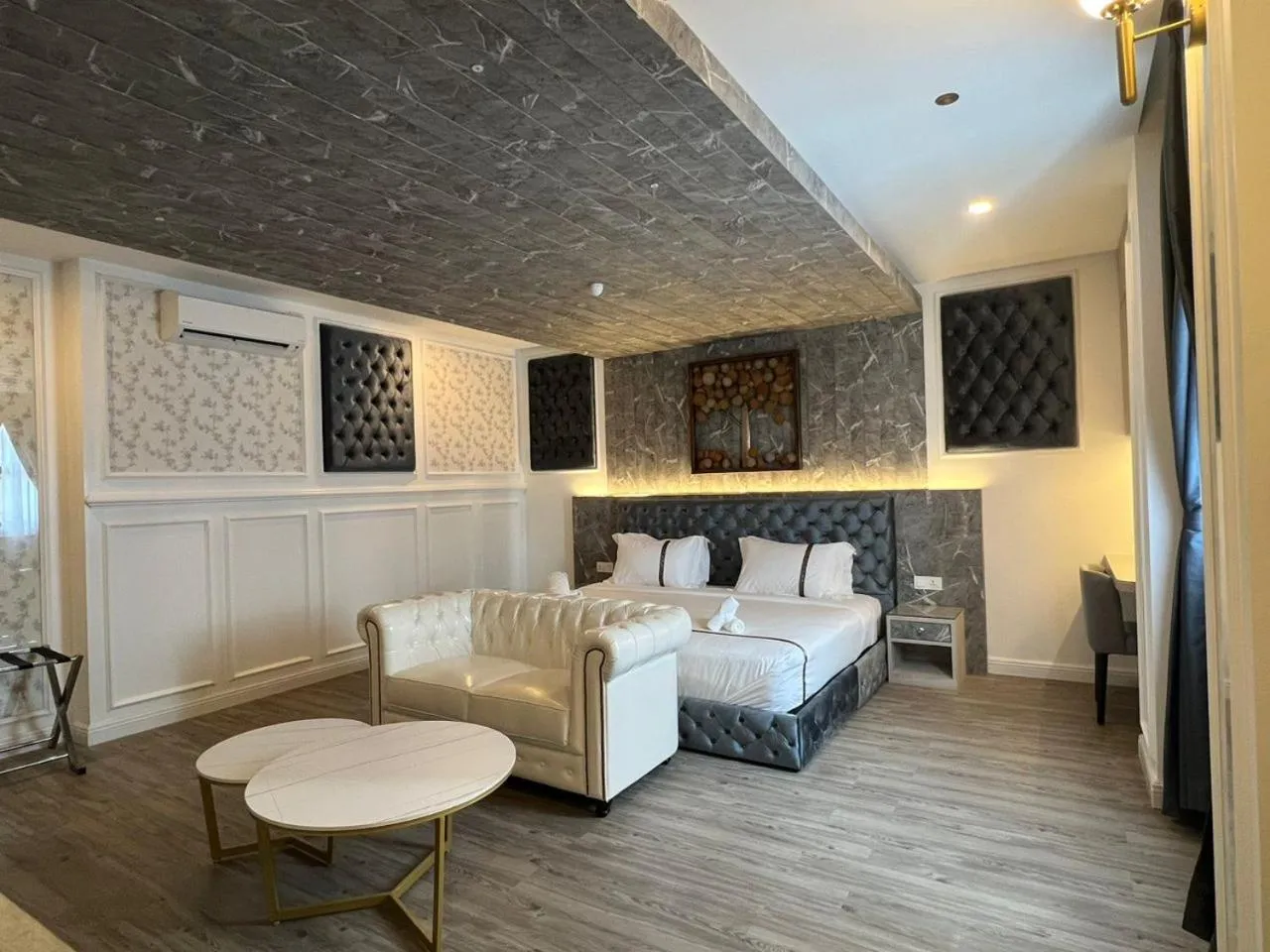 Photo of the whole room, Bed in Frazel Heritage Hotel