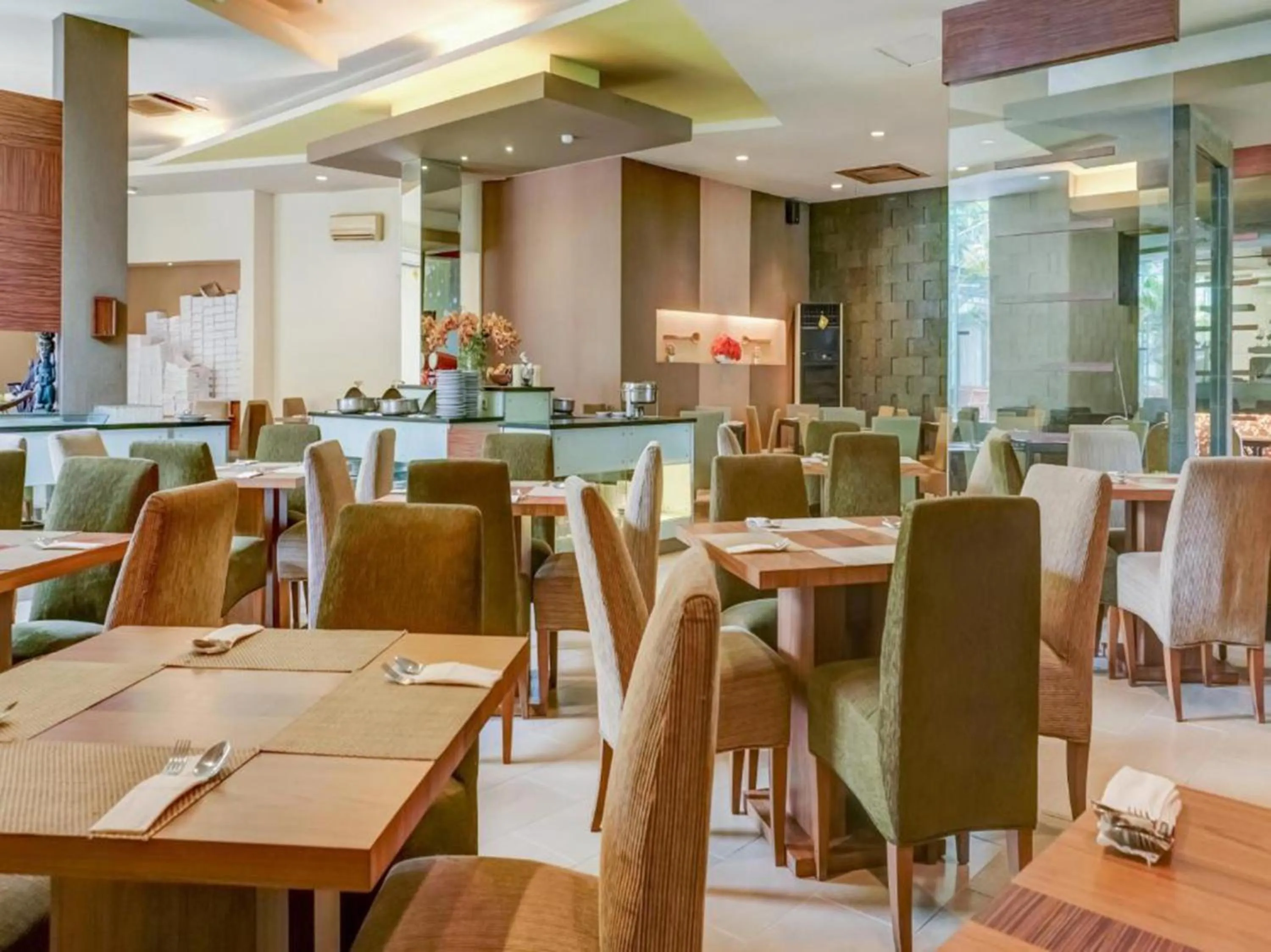 Restaurant/places to eat in Grand Cikarang Hotel