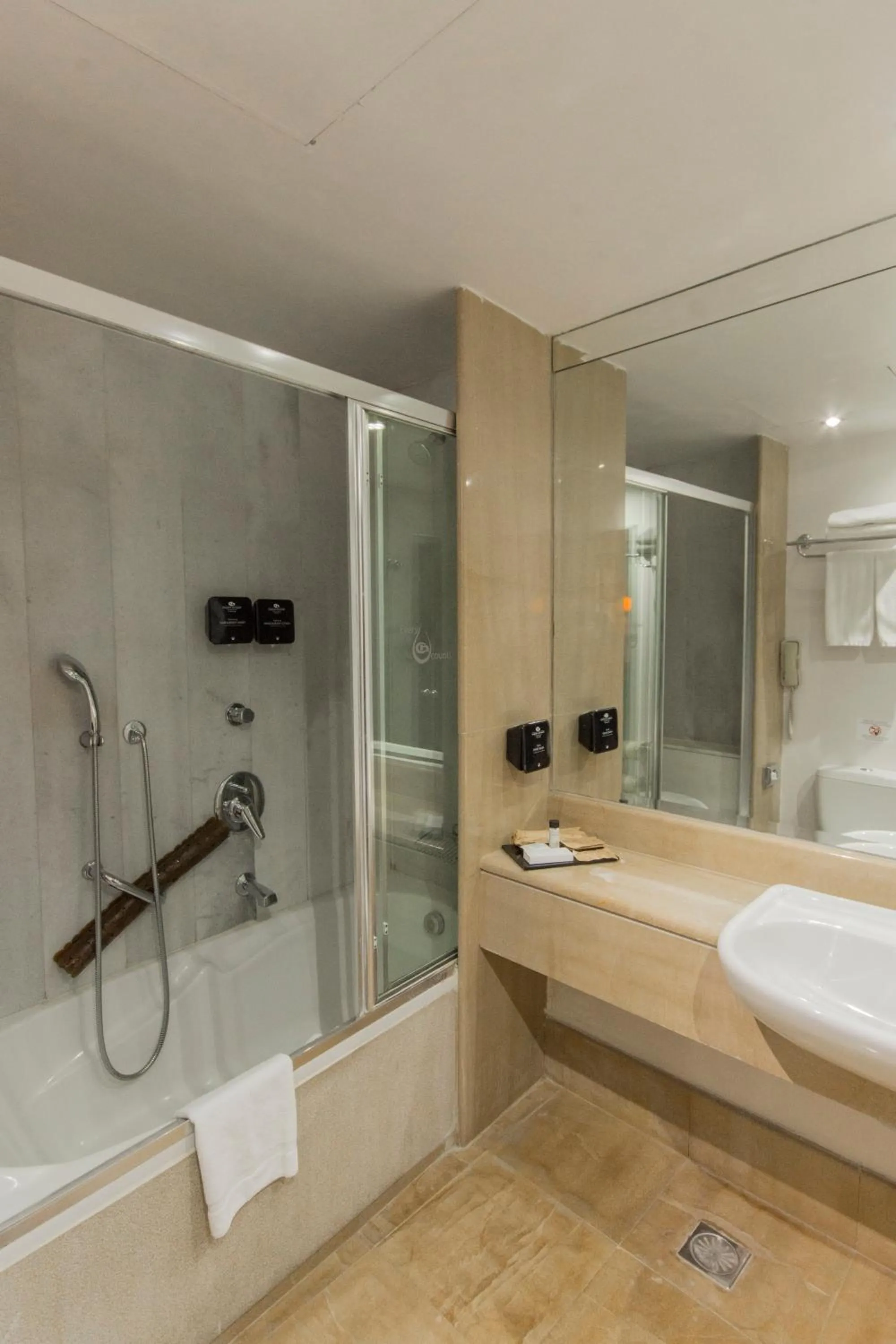 Bathroom in Capsis Bristol Boutique Hotel