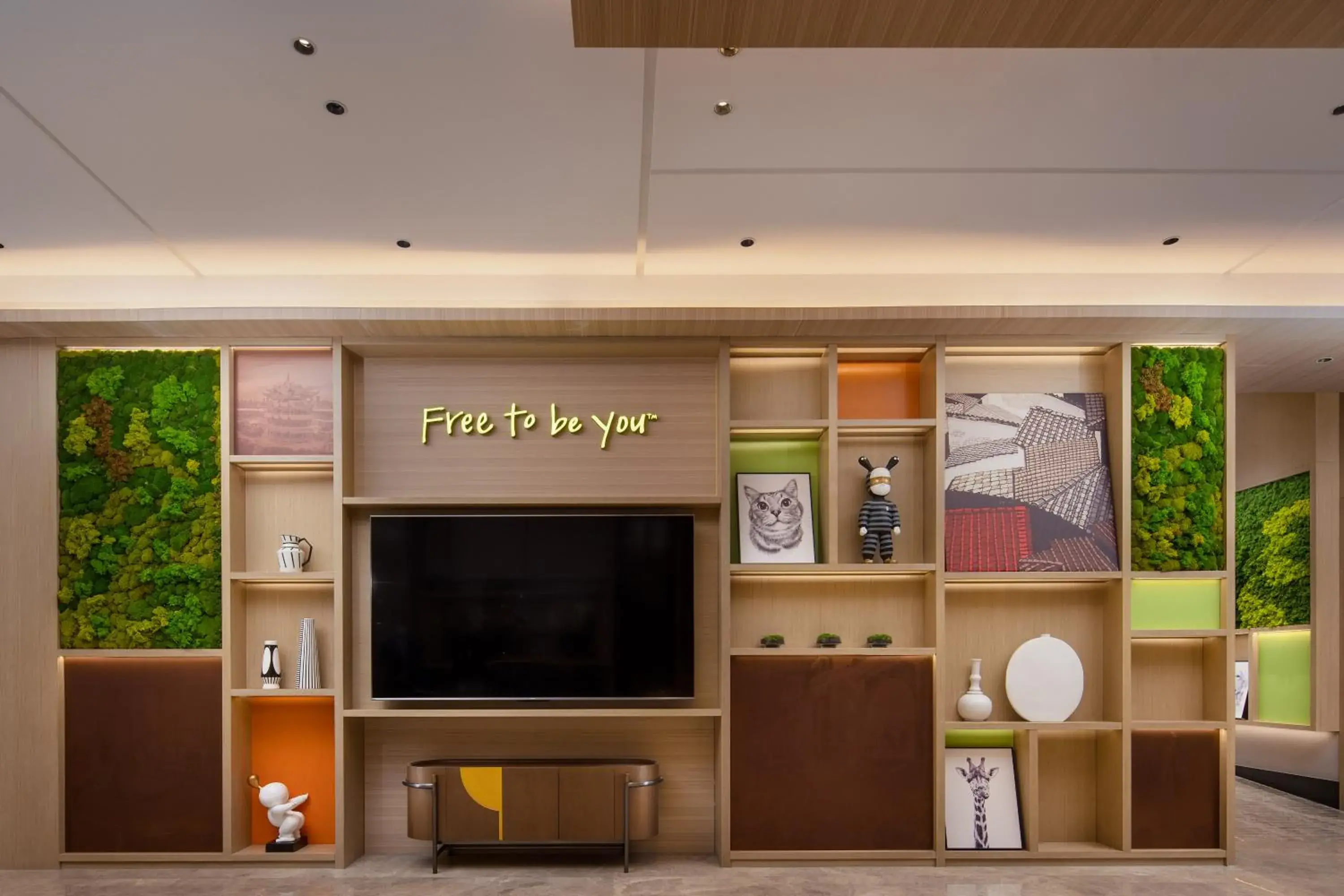 Lobby or reception in Home2 Suites By Hilton Wuhan Hankou Railway Station Lobby or reception in Home2 Suites By Hilton Wuhan Hankou Railway Station