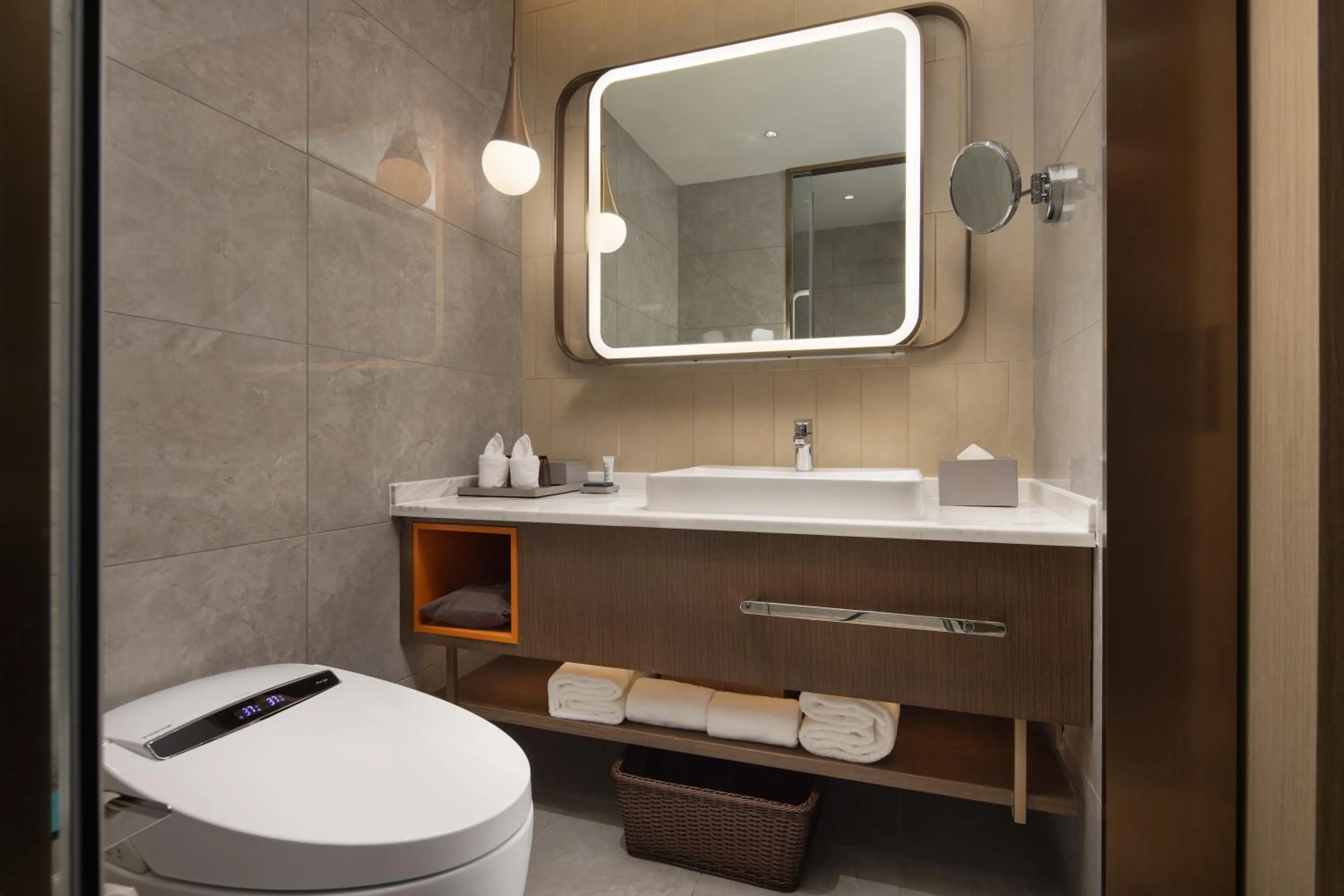 Toilet in Home2 Suites By Hilton Wuhan Hankou Railway Station