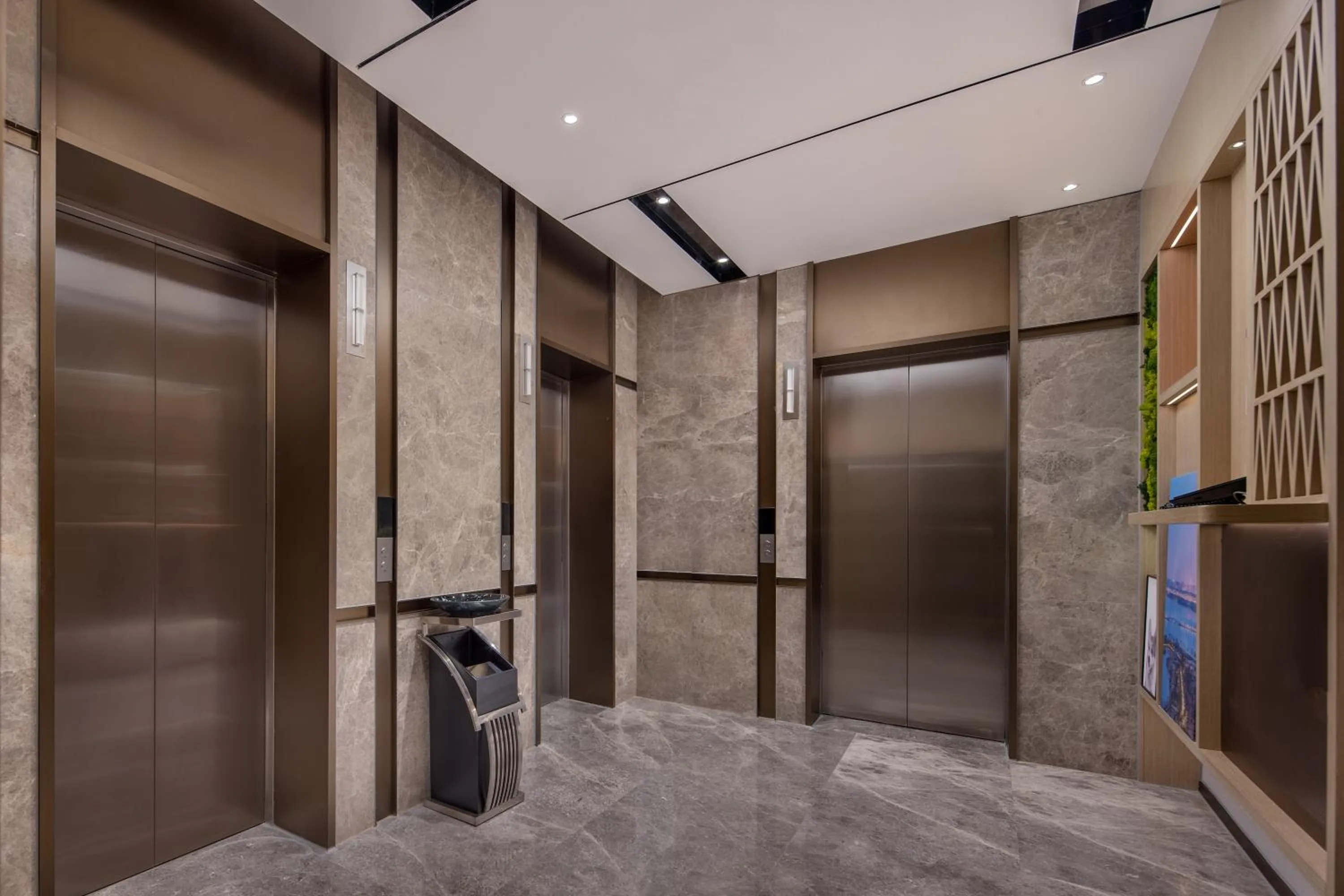elevator in Home2 Suites By Hilton Wuhan Hankou Railway Station