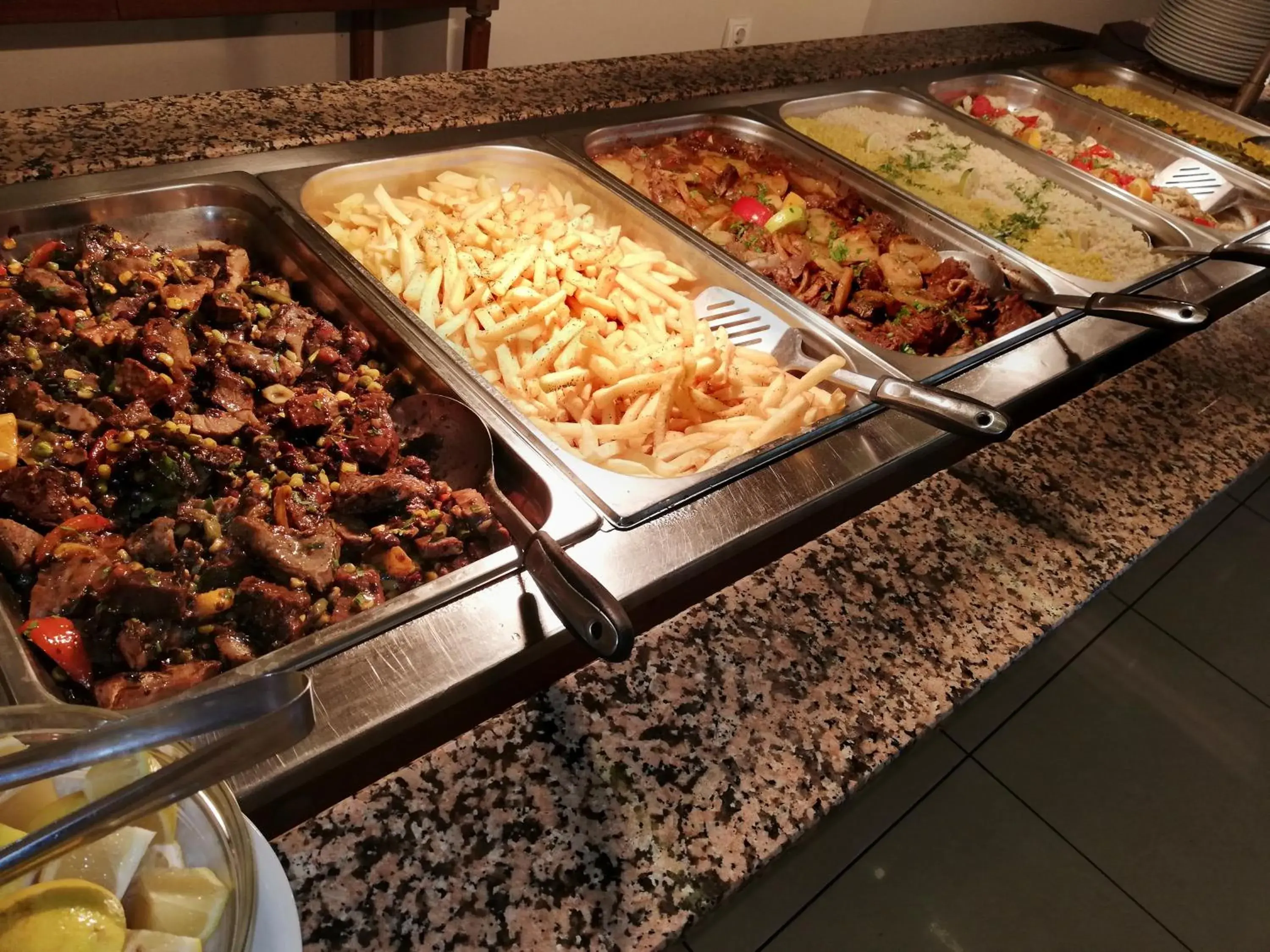 Restaurant/places to eat in Pela Maria Hotel Restaurant/places to eat in Pela Maria Hotel