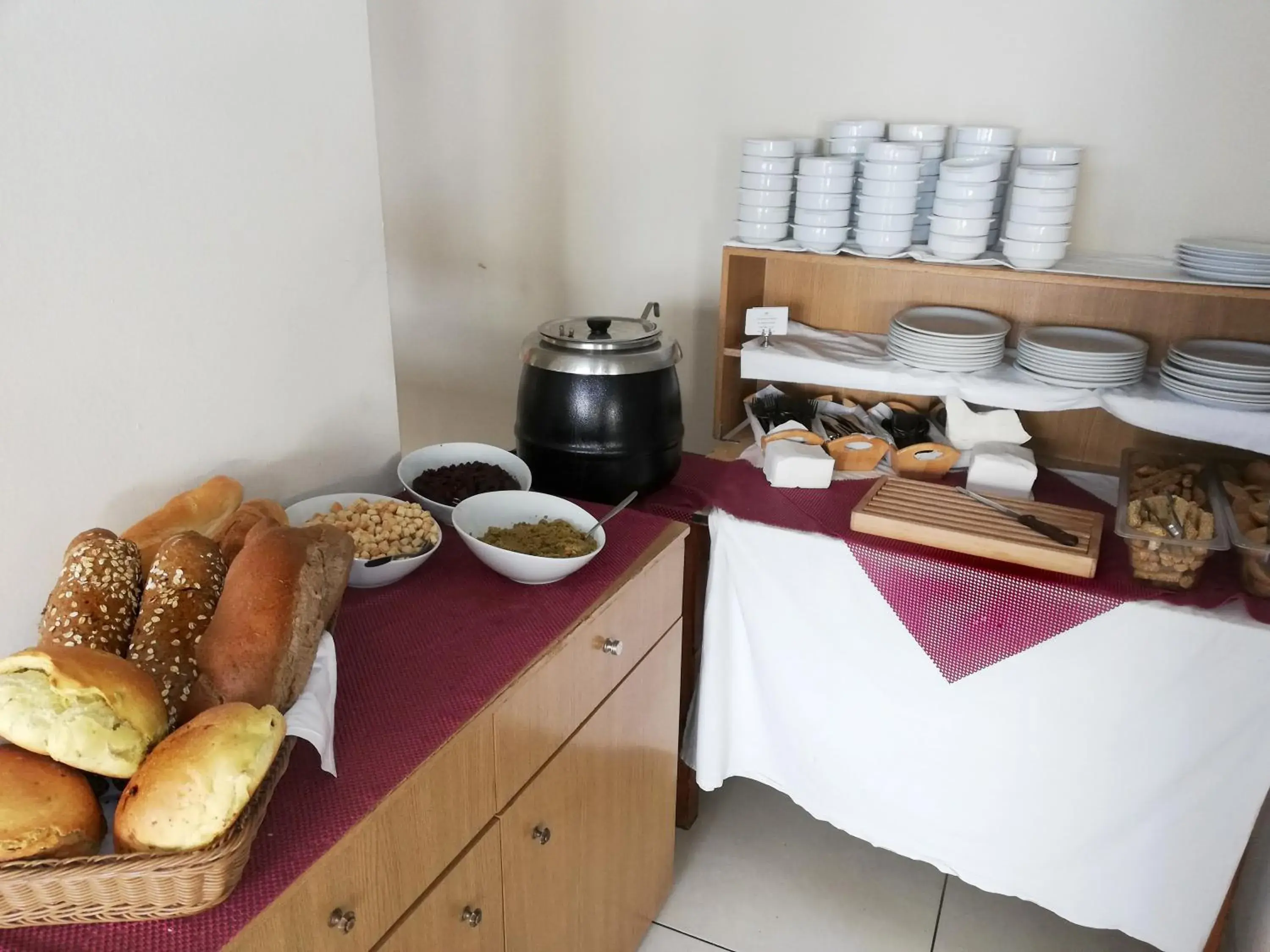 Restaurant/places to eat in Pela Maria Hotel Restaurant/places to eat in Pela Maria Hotel