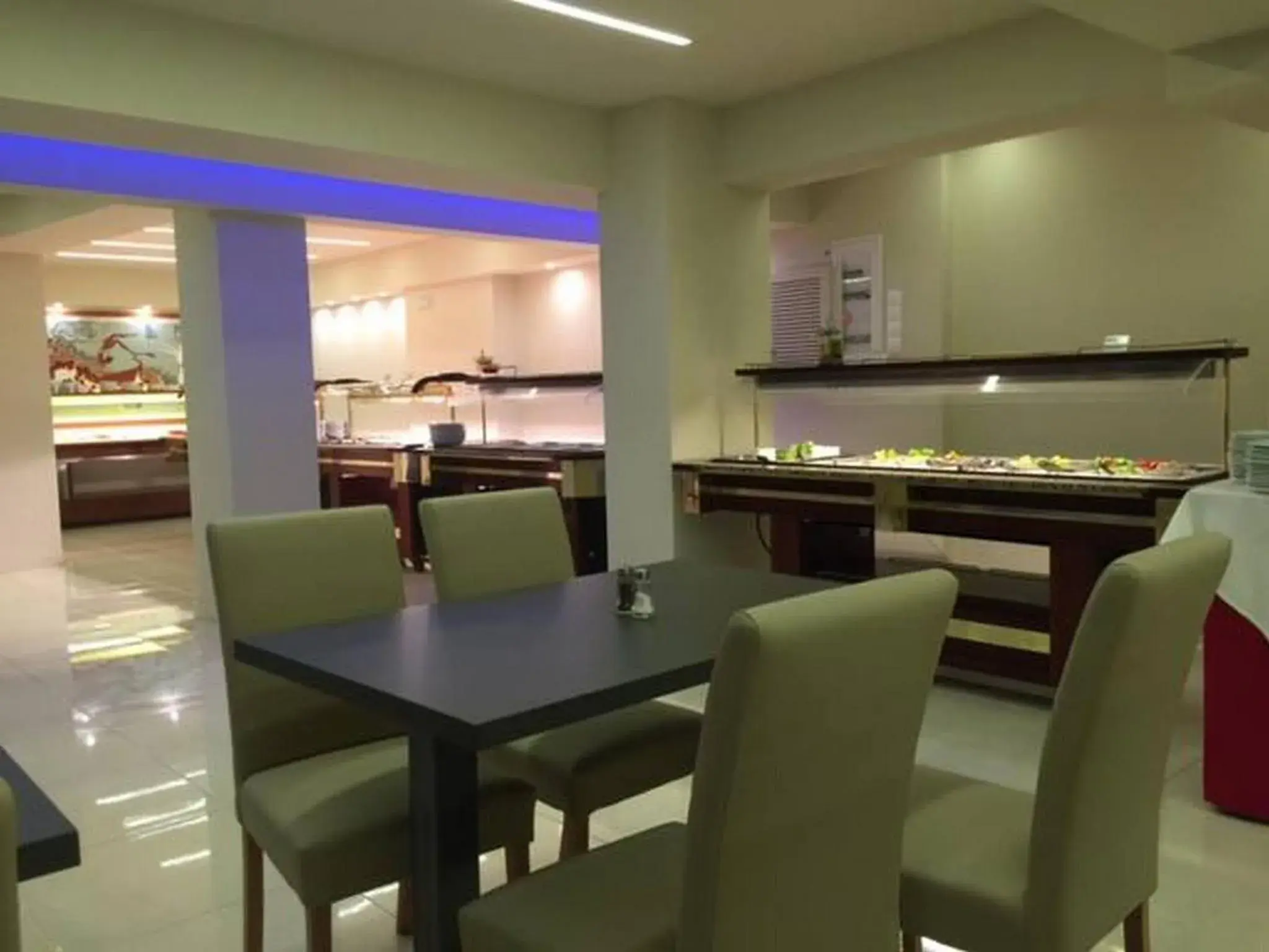 Restaurant/places to eat in Pela Maria Hotel Restaurant/places to eat in Pela Maria Hotel