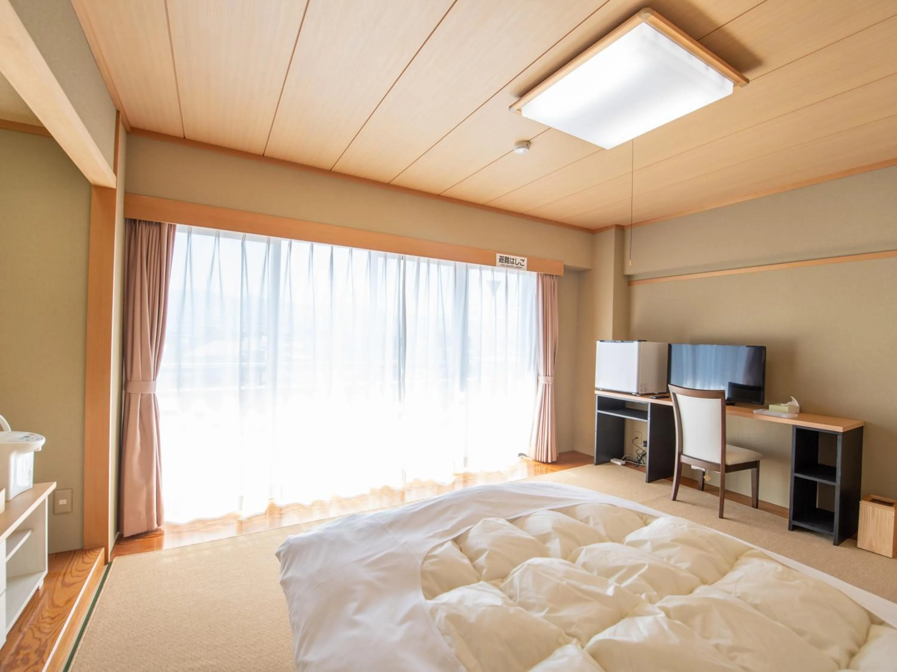 Communal lounge/ TV room, Bed in Chateraise Lodge Kasugai