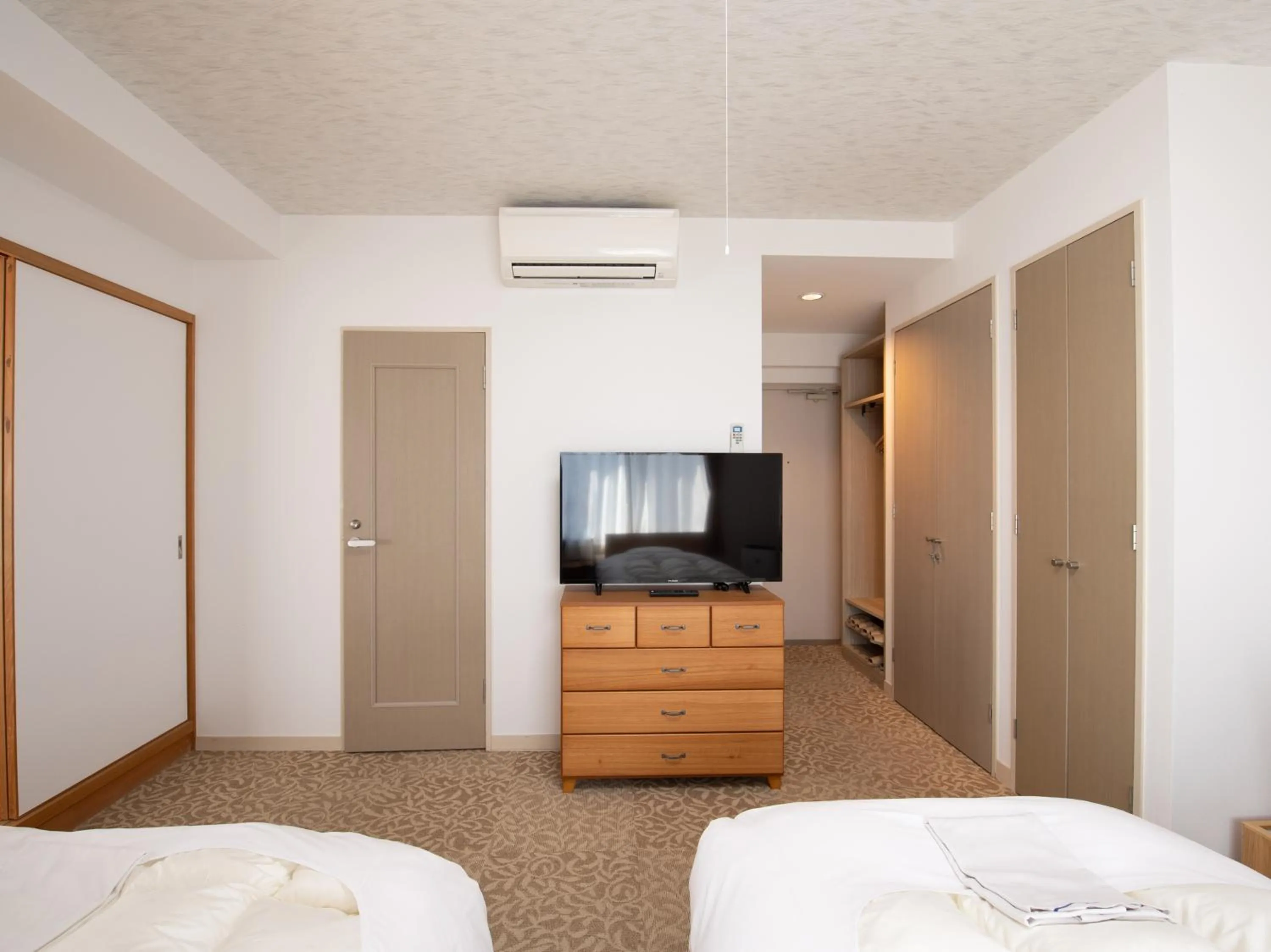 Communal lounge/ TV room, Bed in Chateraise Lodge Kasugai