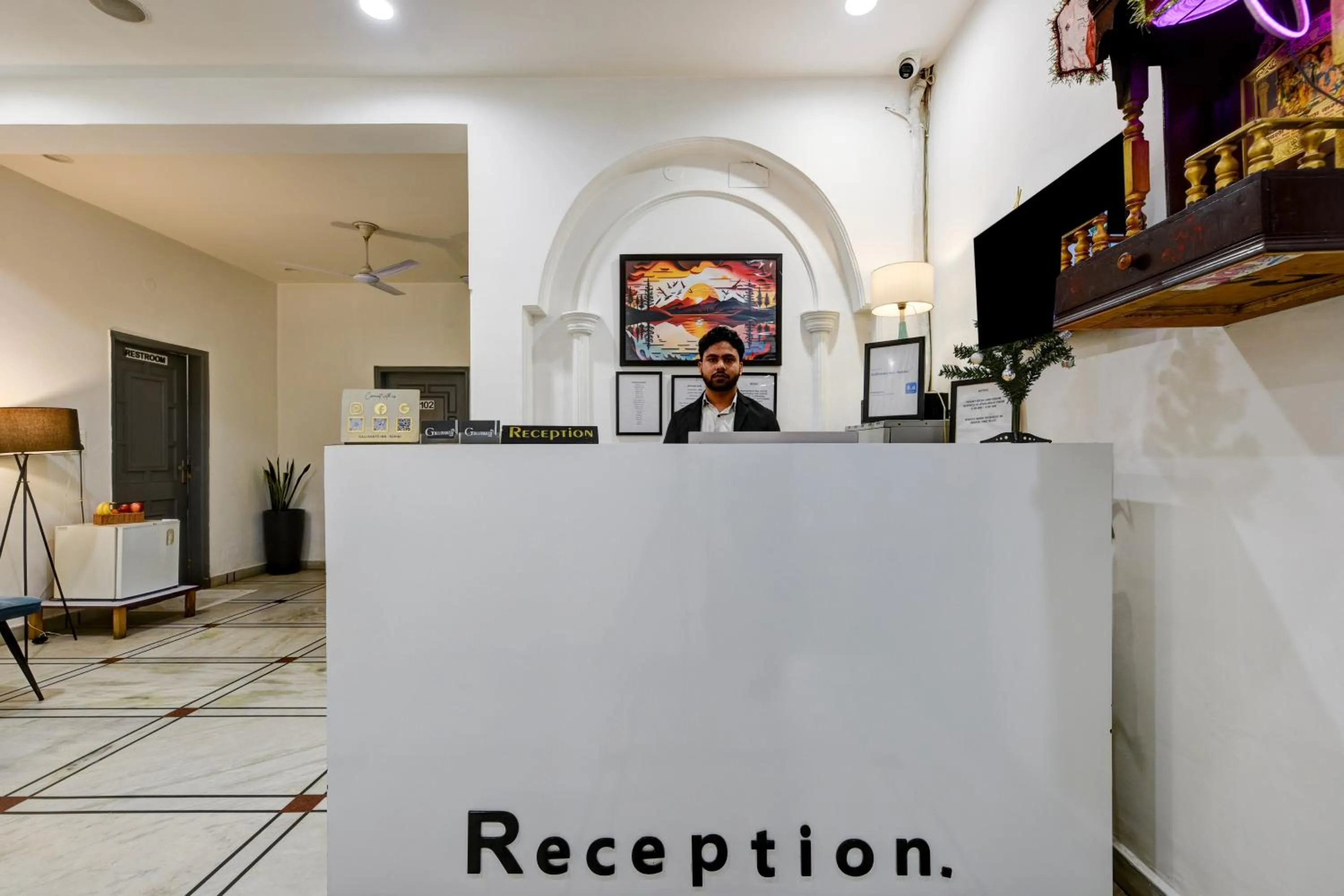 Lobby or reception in Gallivanto Inn - Rohini