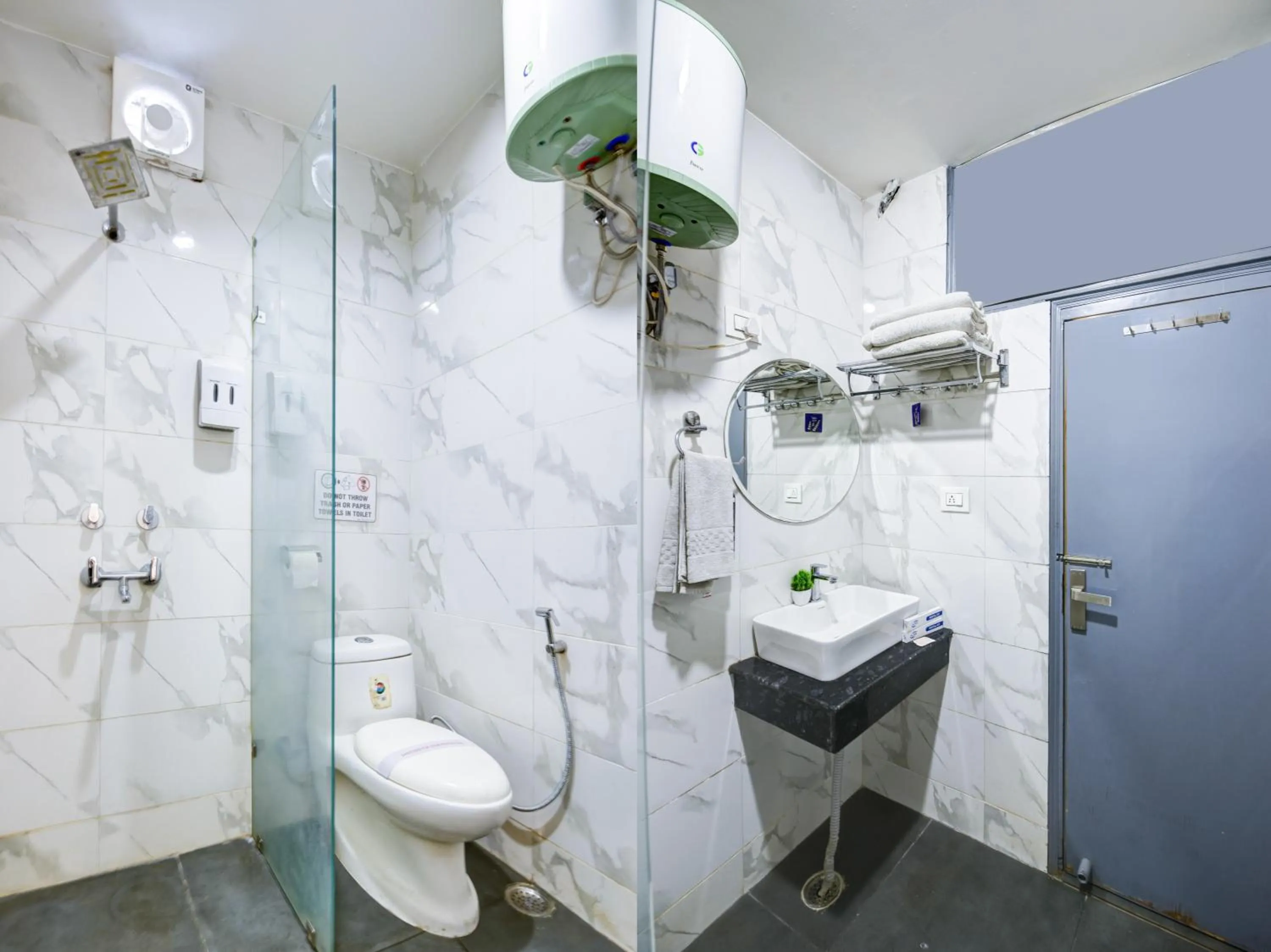 Shower in Gallivanto Inn - Rohini