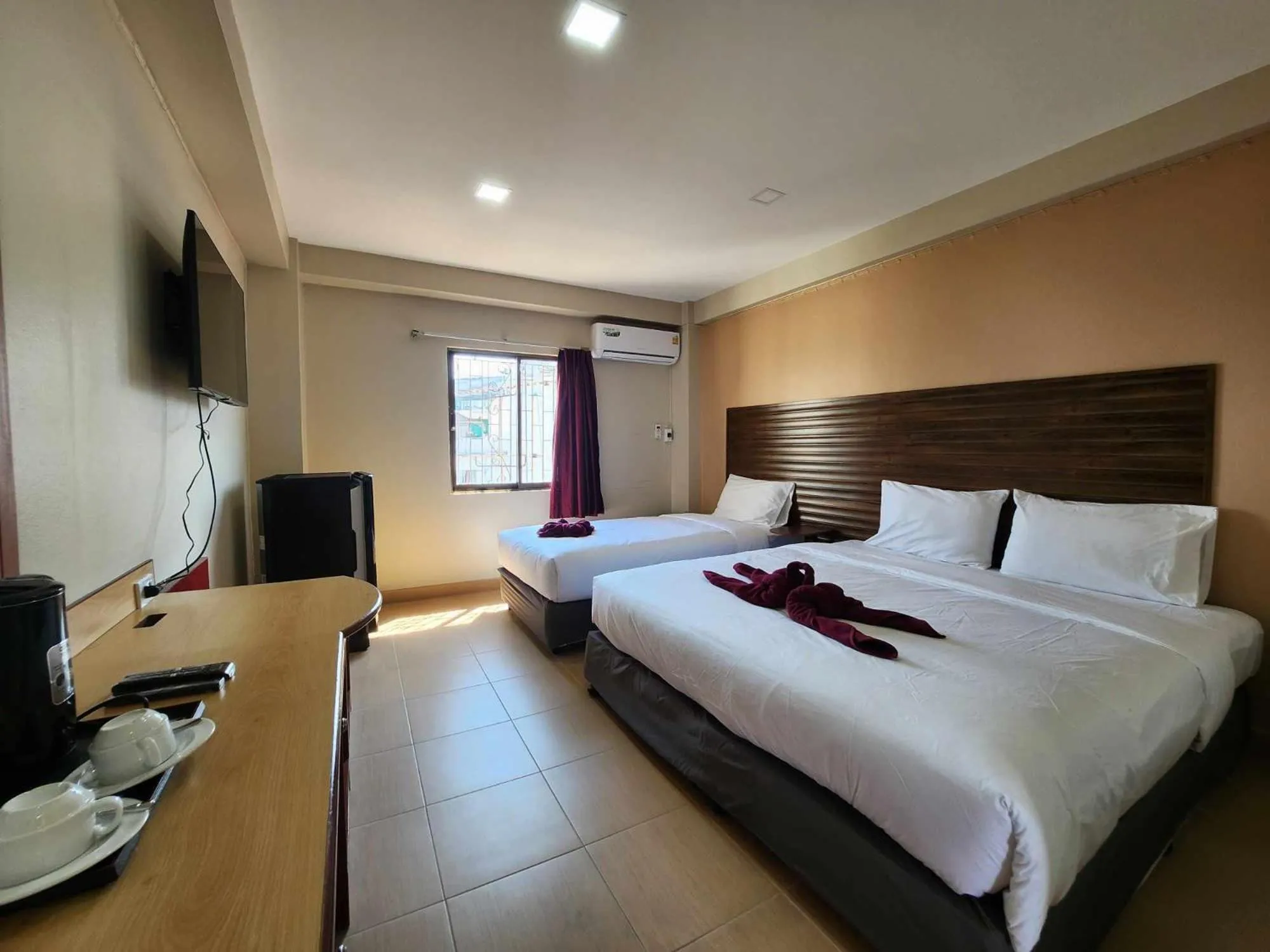 Bed in White Rose​ Hotel​ II​