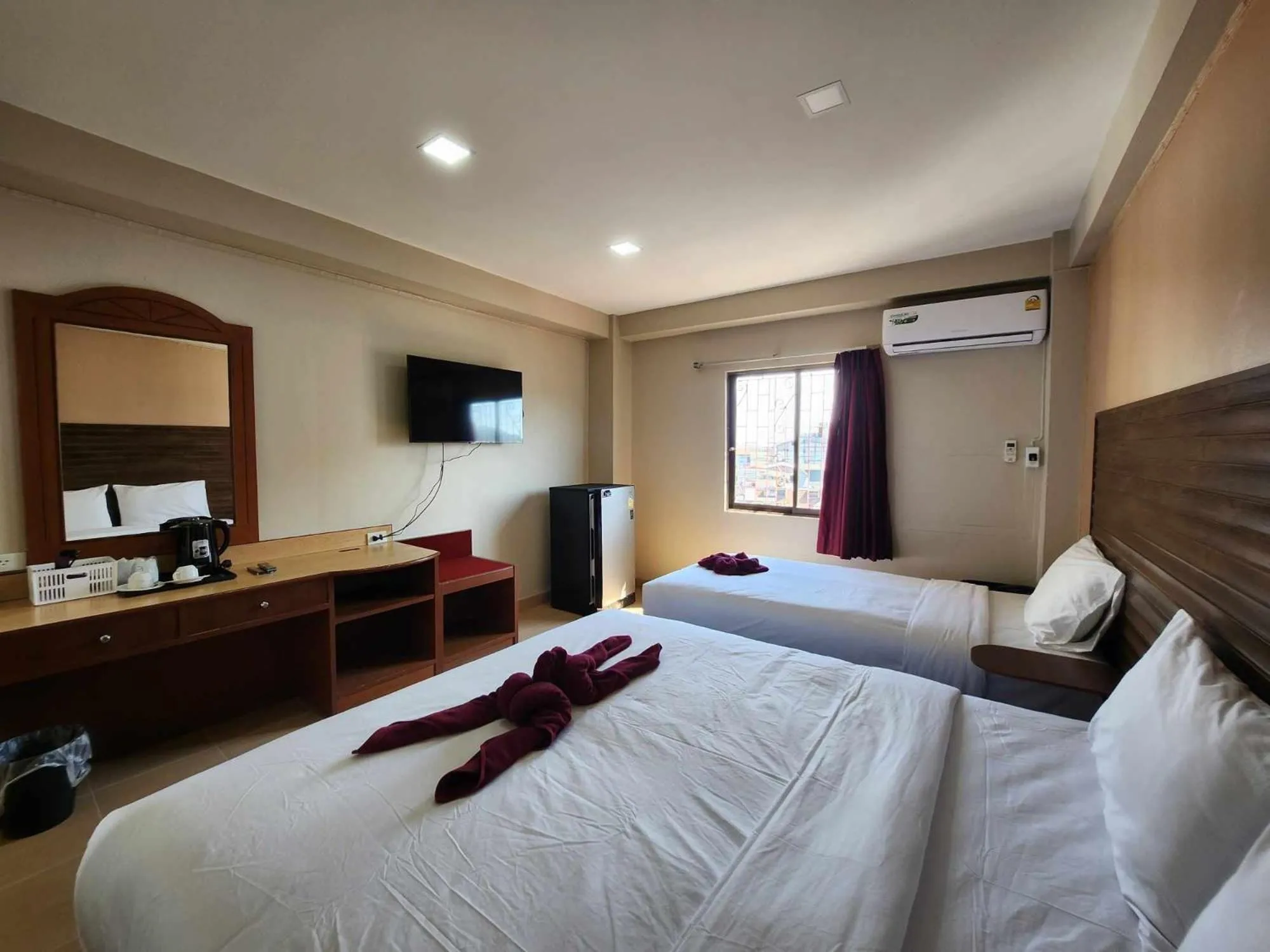 Bed in White Rose​ Hotel​ II​