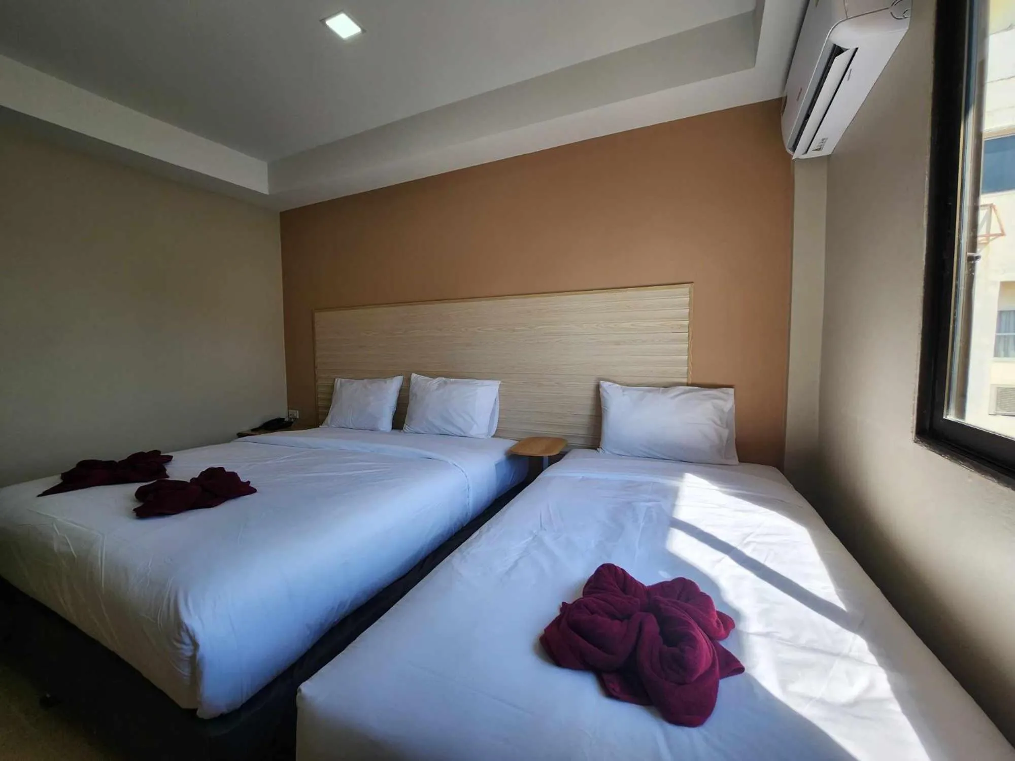 Bed in White Rose​ Hotel​ II​