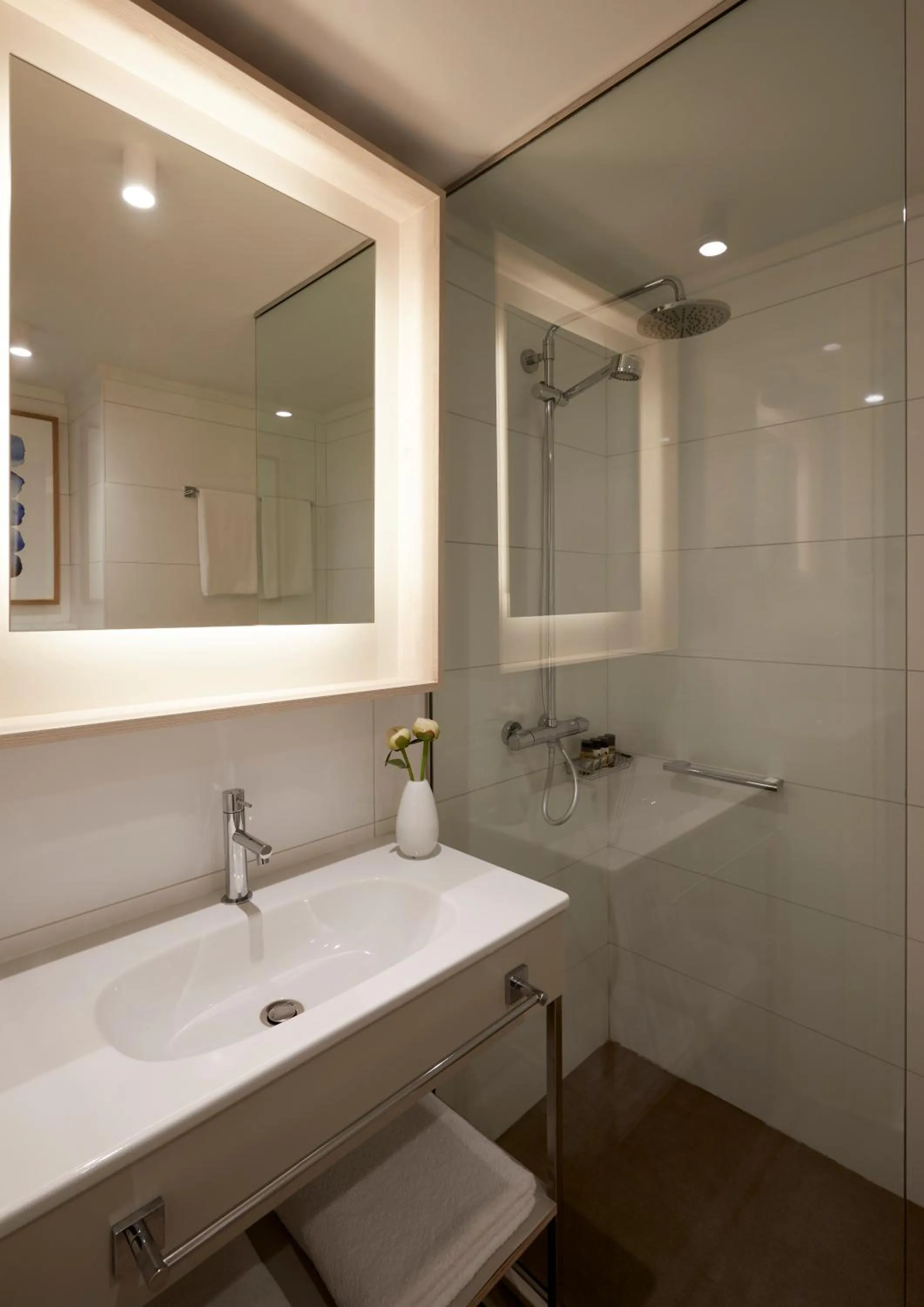 Bathroom in Rhodes Bay Hotel & Spa