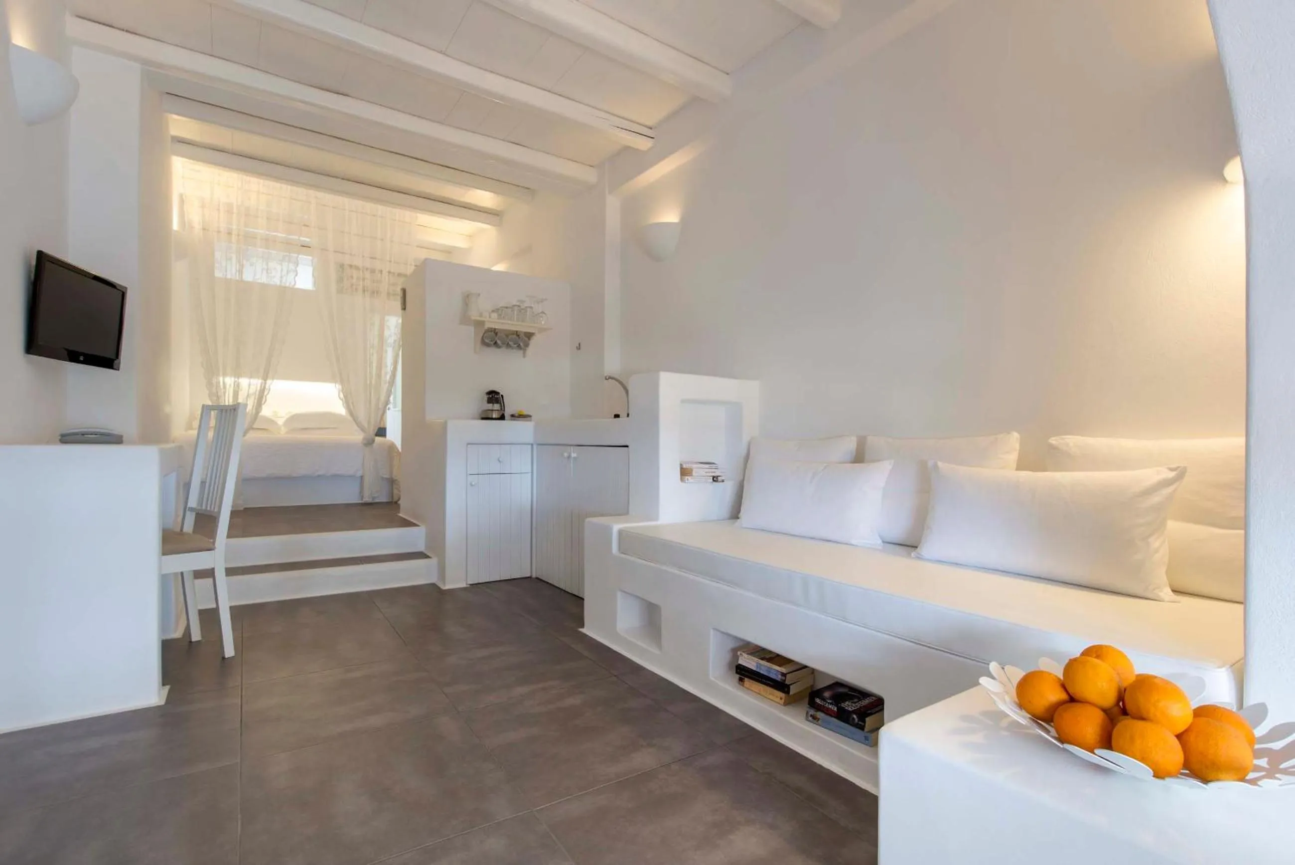 Photo of the whole room, Bed in Nefeli Sunset Studios