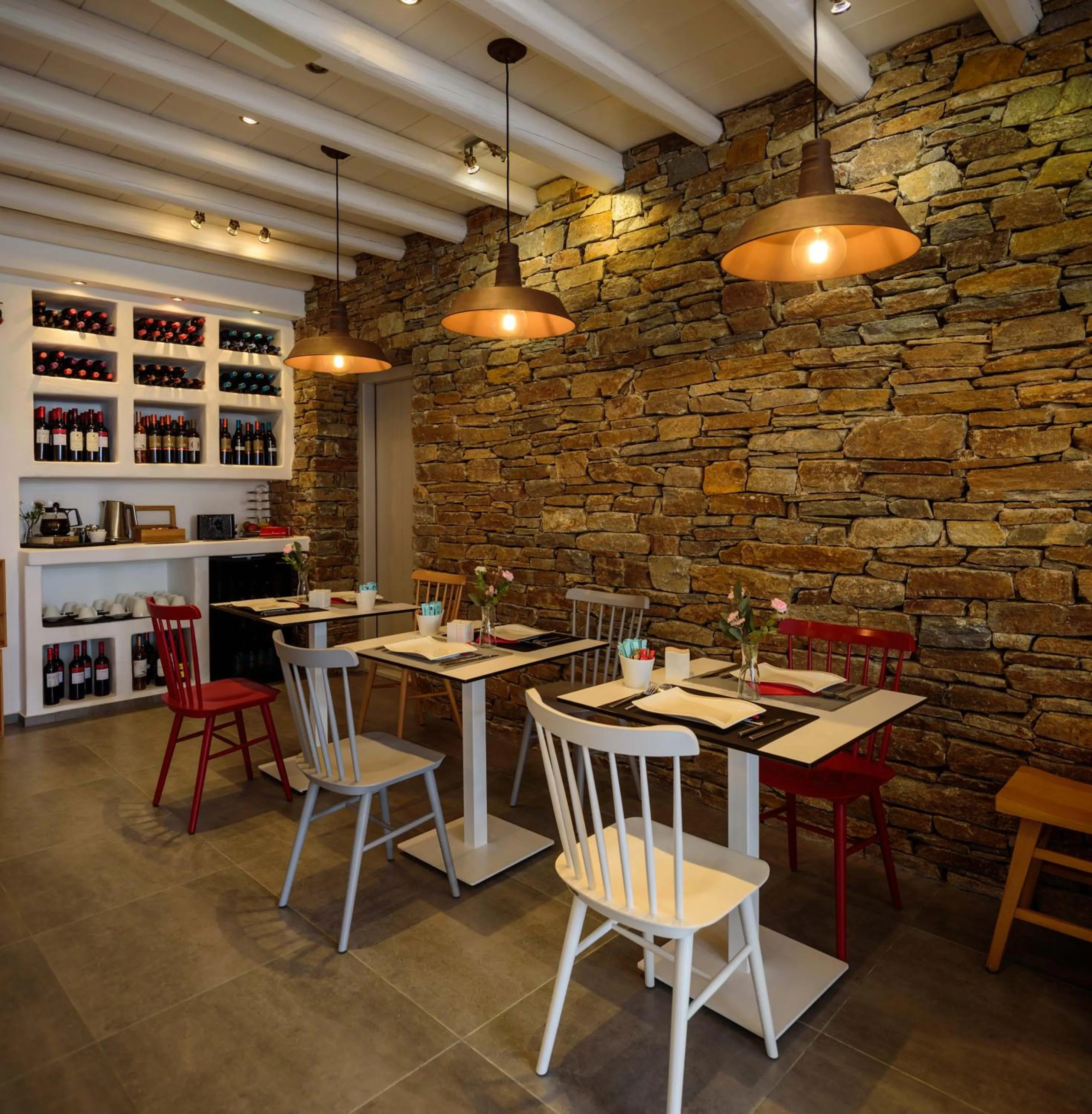 Restaurant/places to eat in Nefeli Sunset Studios