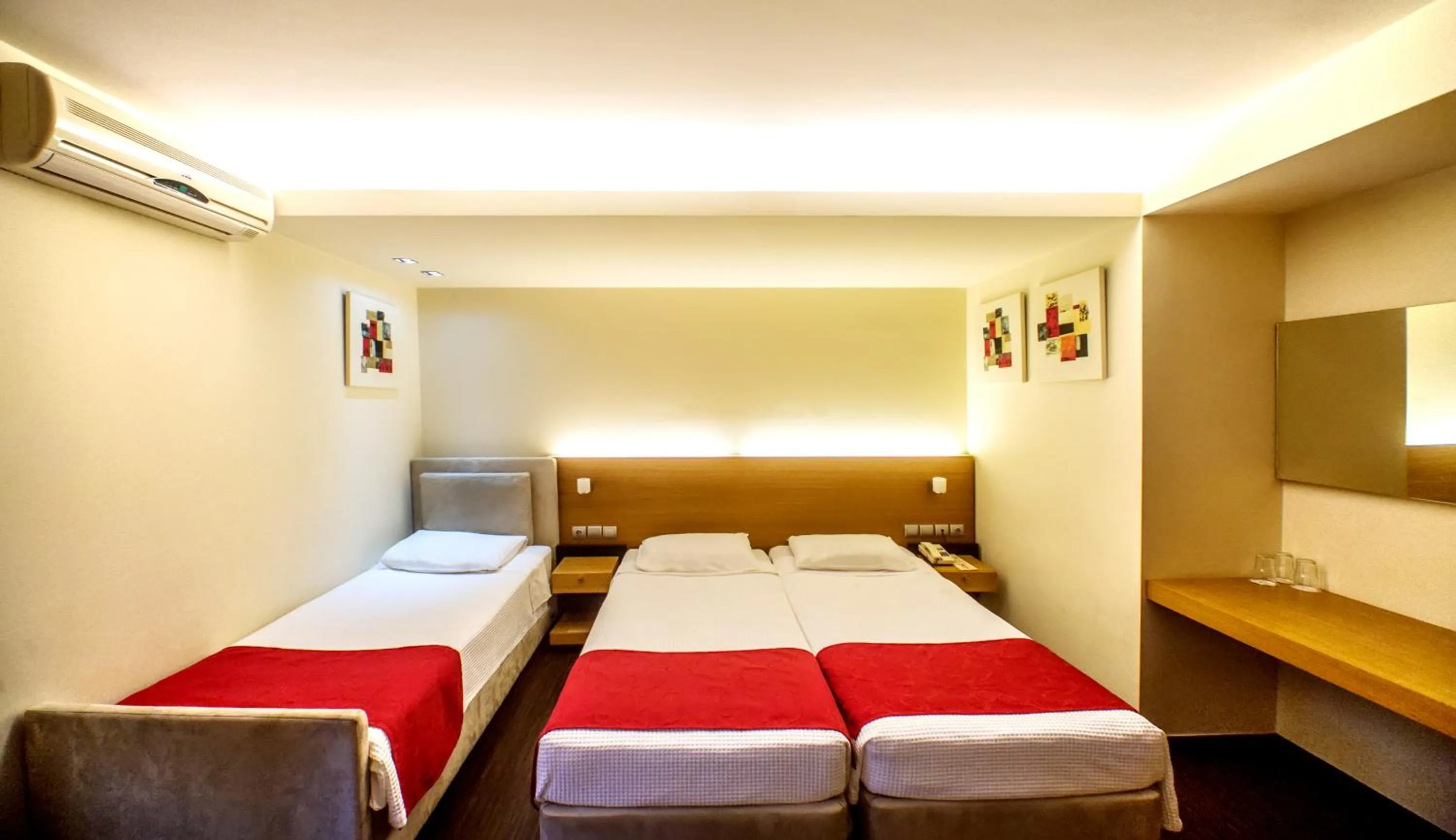 Bedroom, Bed in Capsis Hotel Thessaloniki
