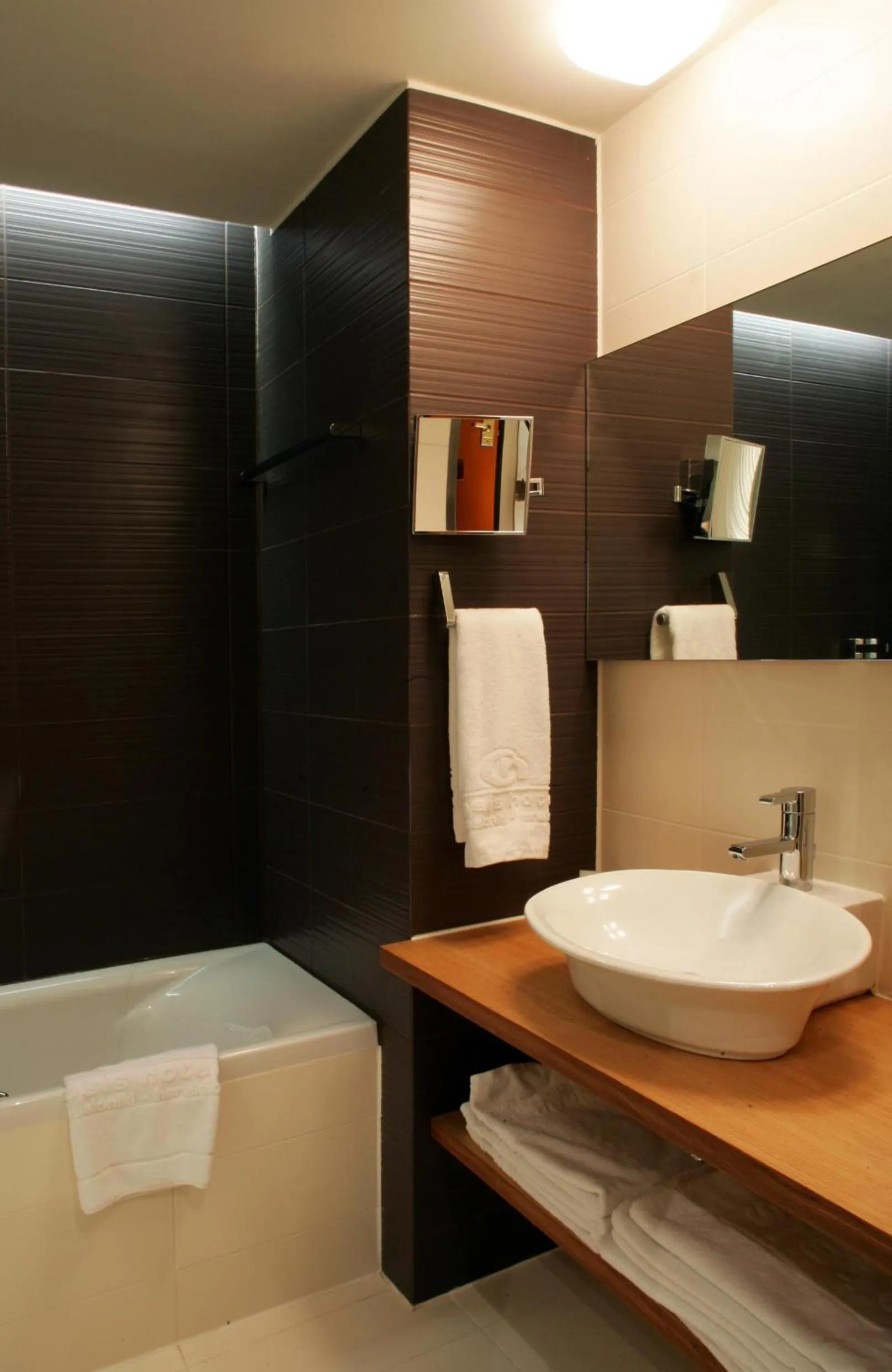 Bathroom in Capsis Hotel Thessaloniki
