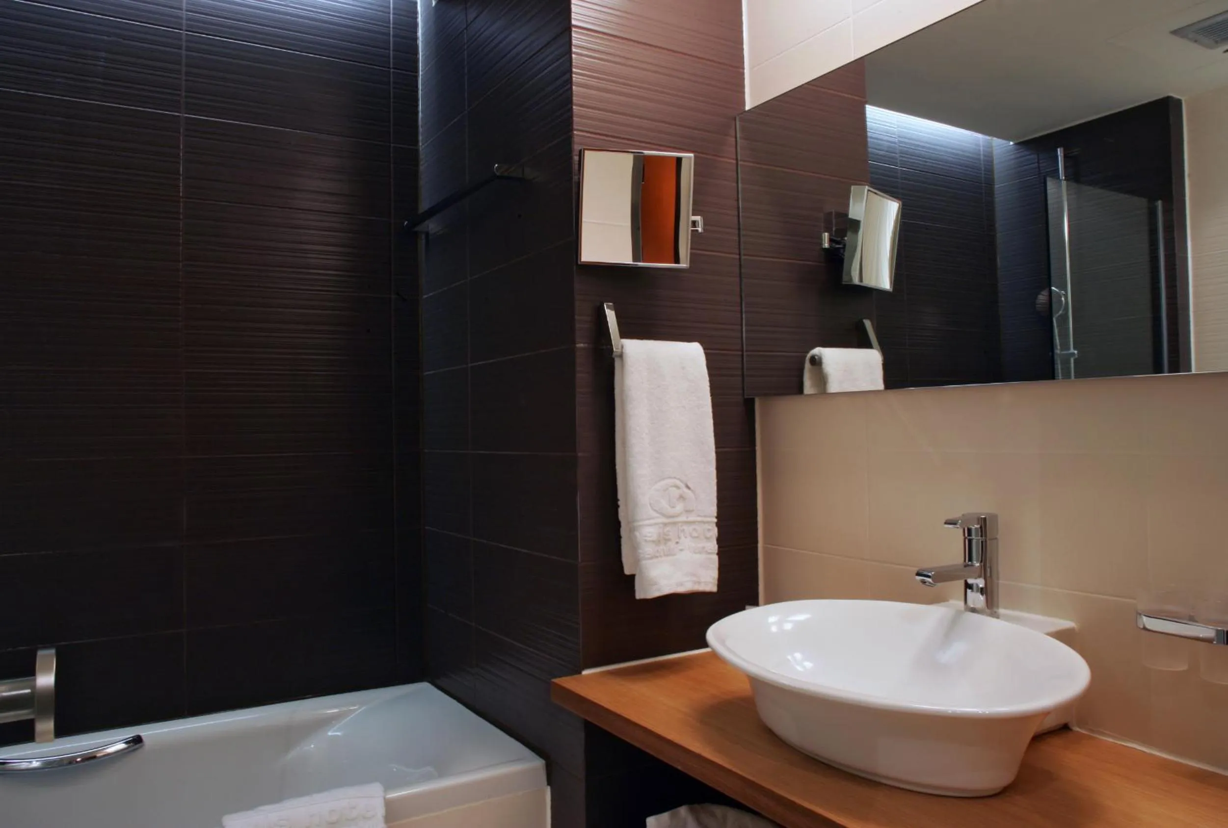 Bathroom in Capsis Hotel Thessaloniki