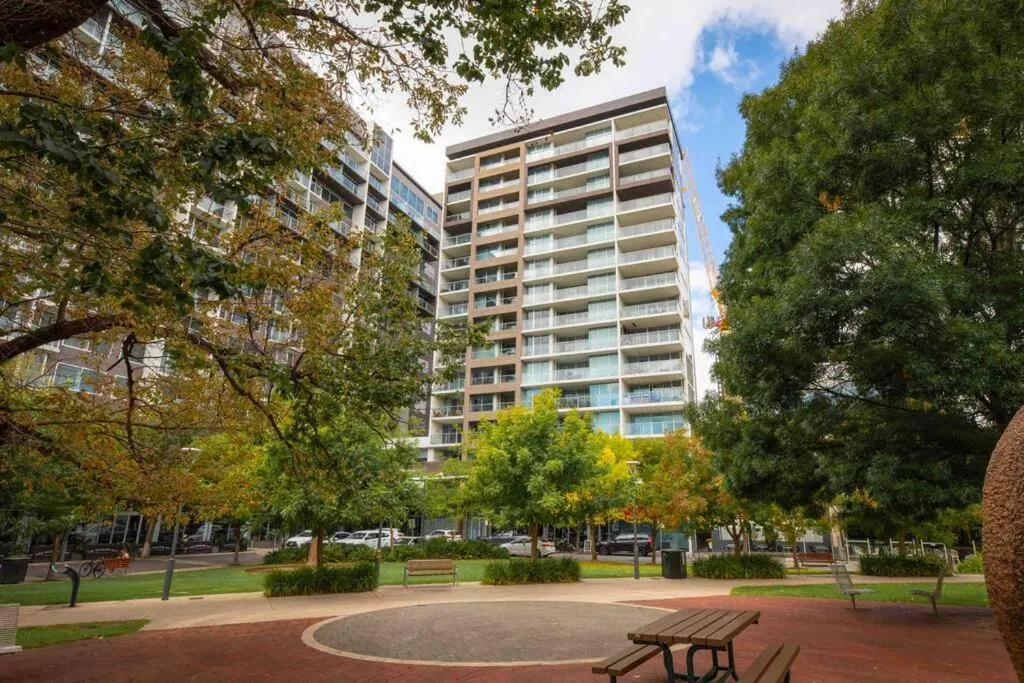 City apartment, pool & carpark