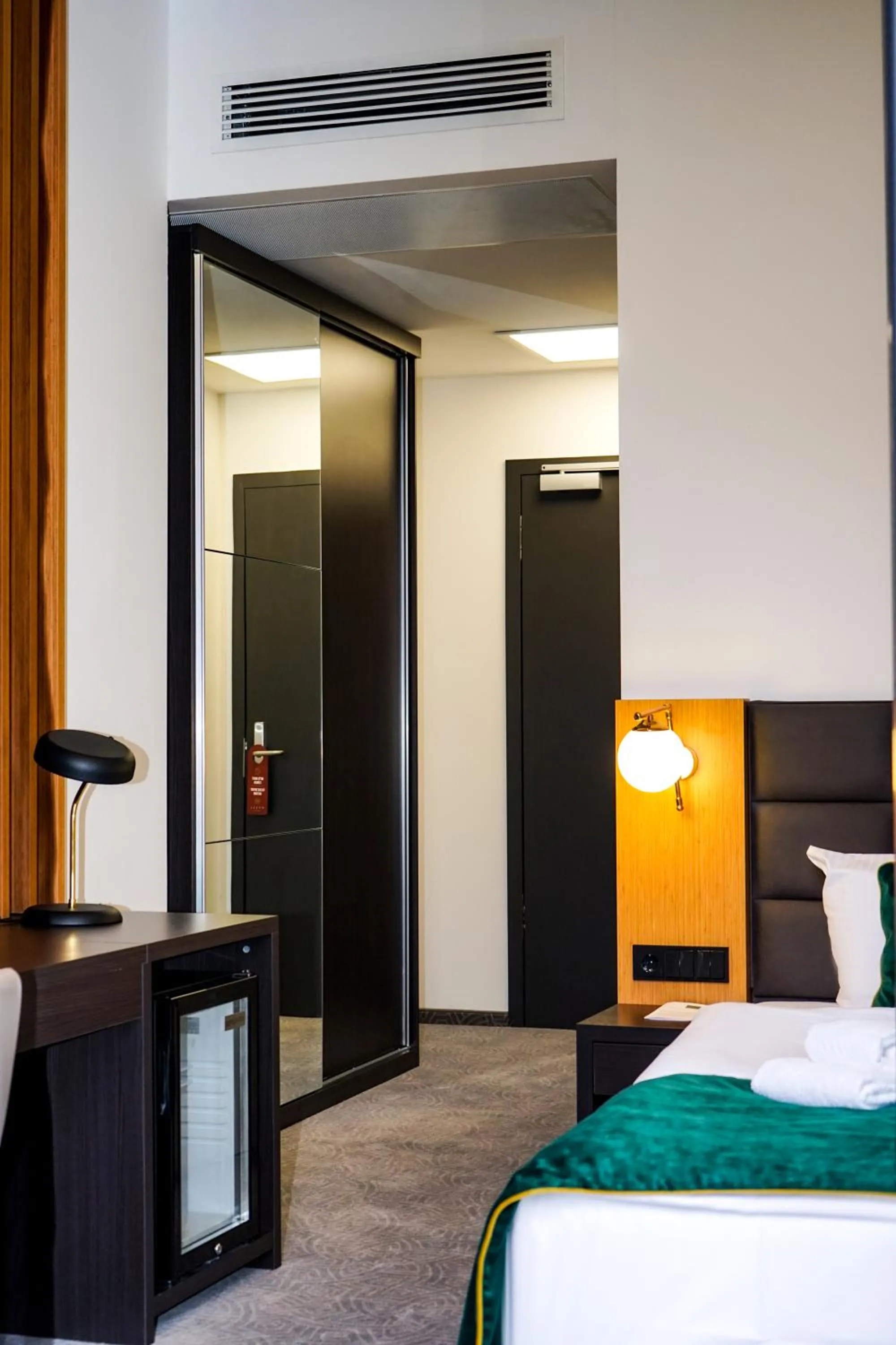 minibar, Bed in M-Pire Hotel Berlin