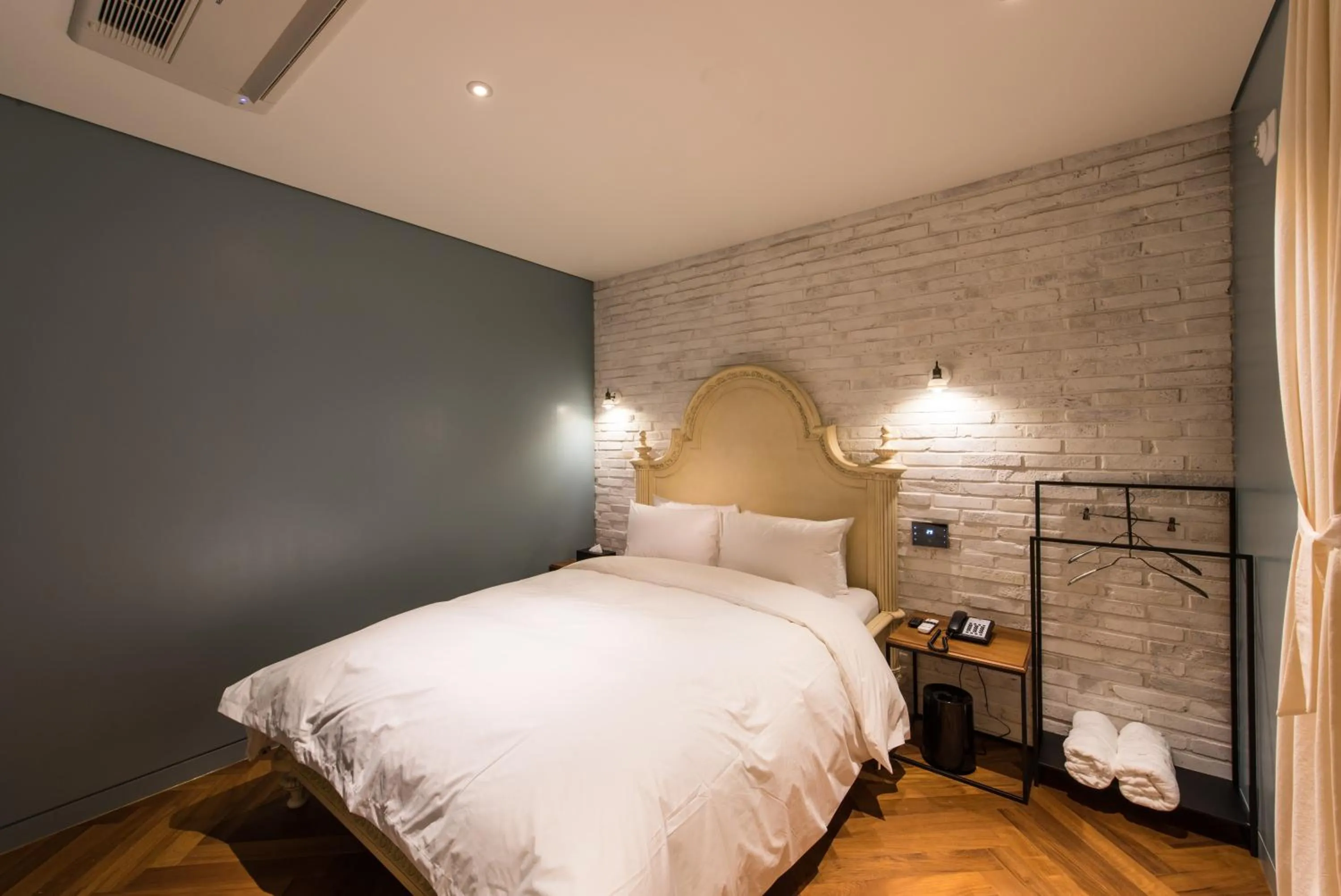 Bed in Le Stendal Hotel