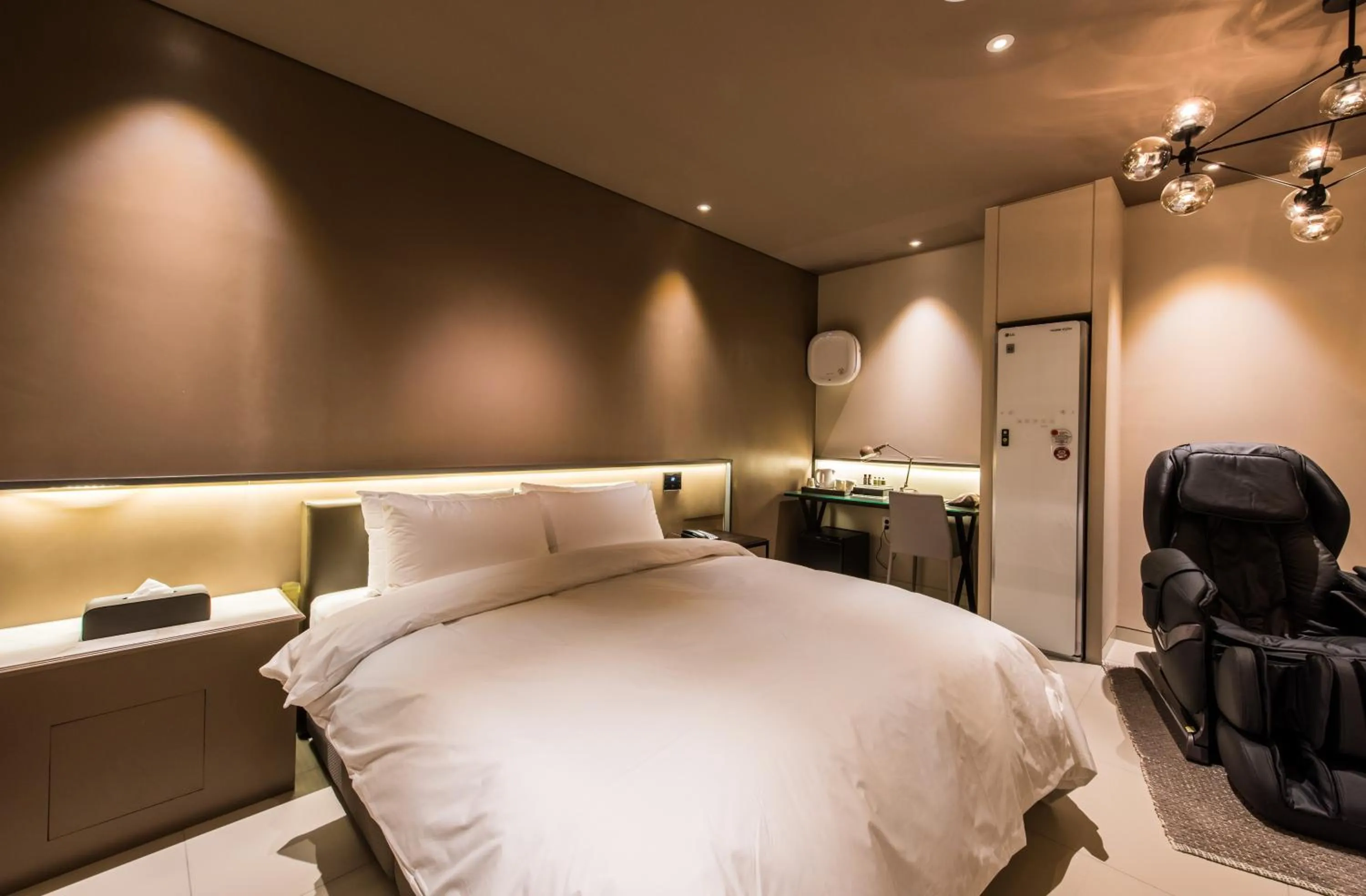 Bed in Le Stendal Hotel