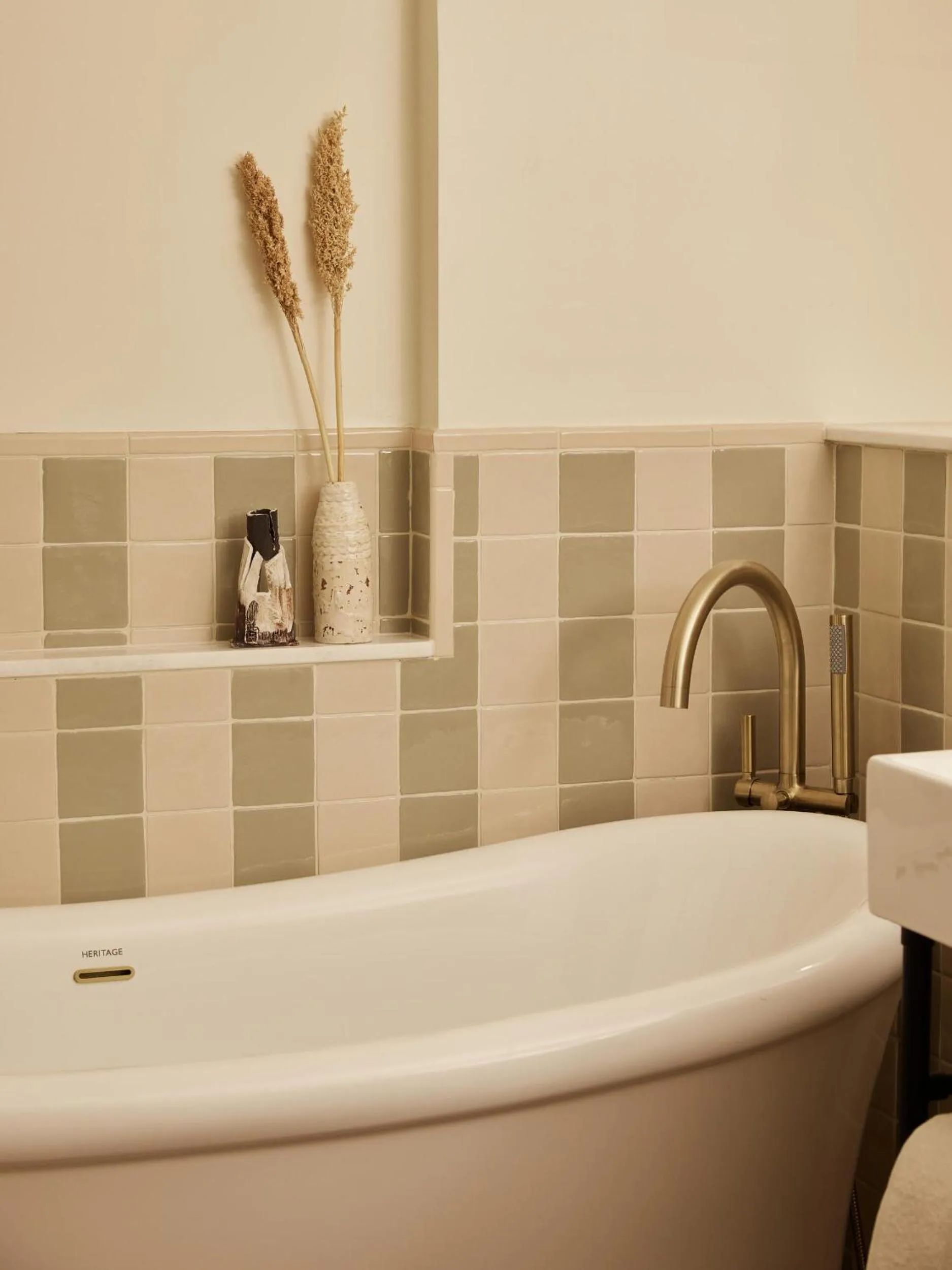 Bathroom in No 42 by GuestHouse, Margate